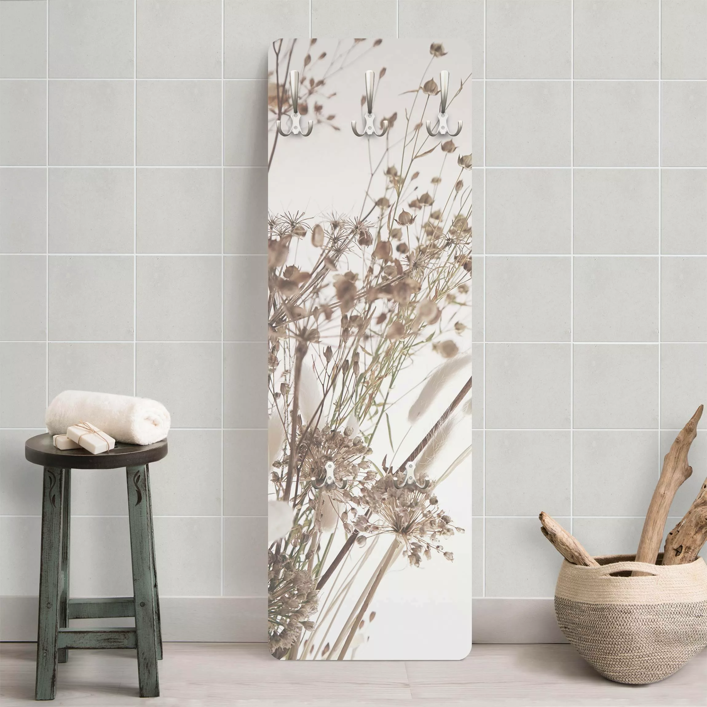 Wandgarderobe Holzpaneel Bouquet aus Ziergras und Blüten günstig online kaufen
