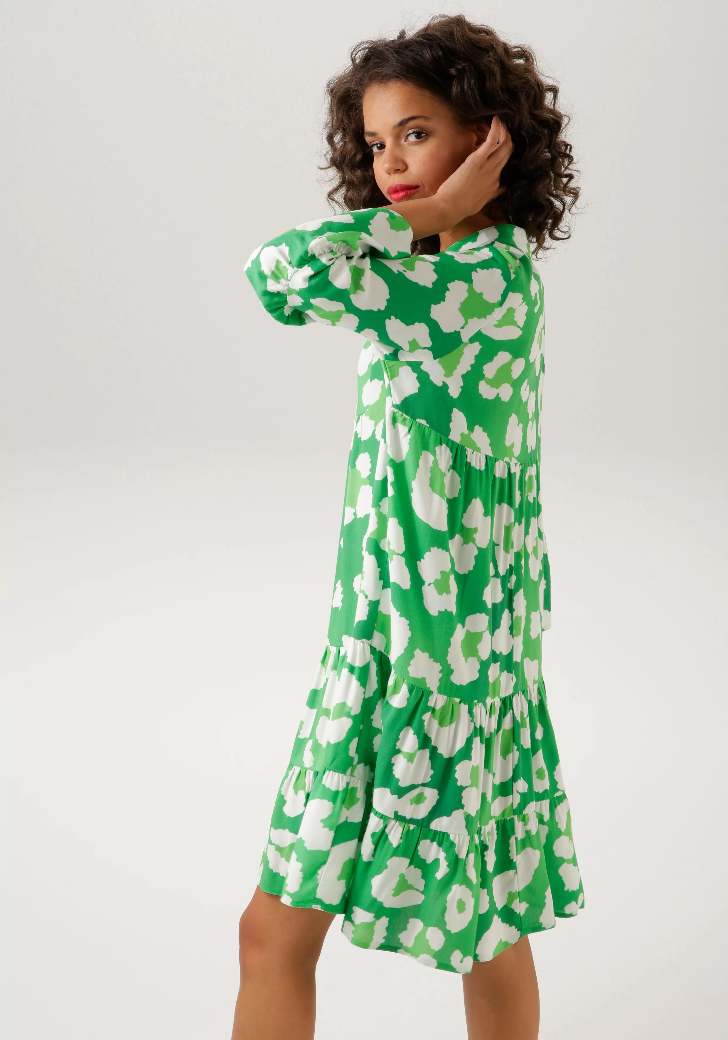 Aniston CASUAL Tunikakleid, mit farbenfrohen, graphischen Blüten bedruckt günstig online kaufen