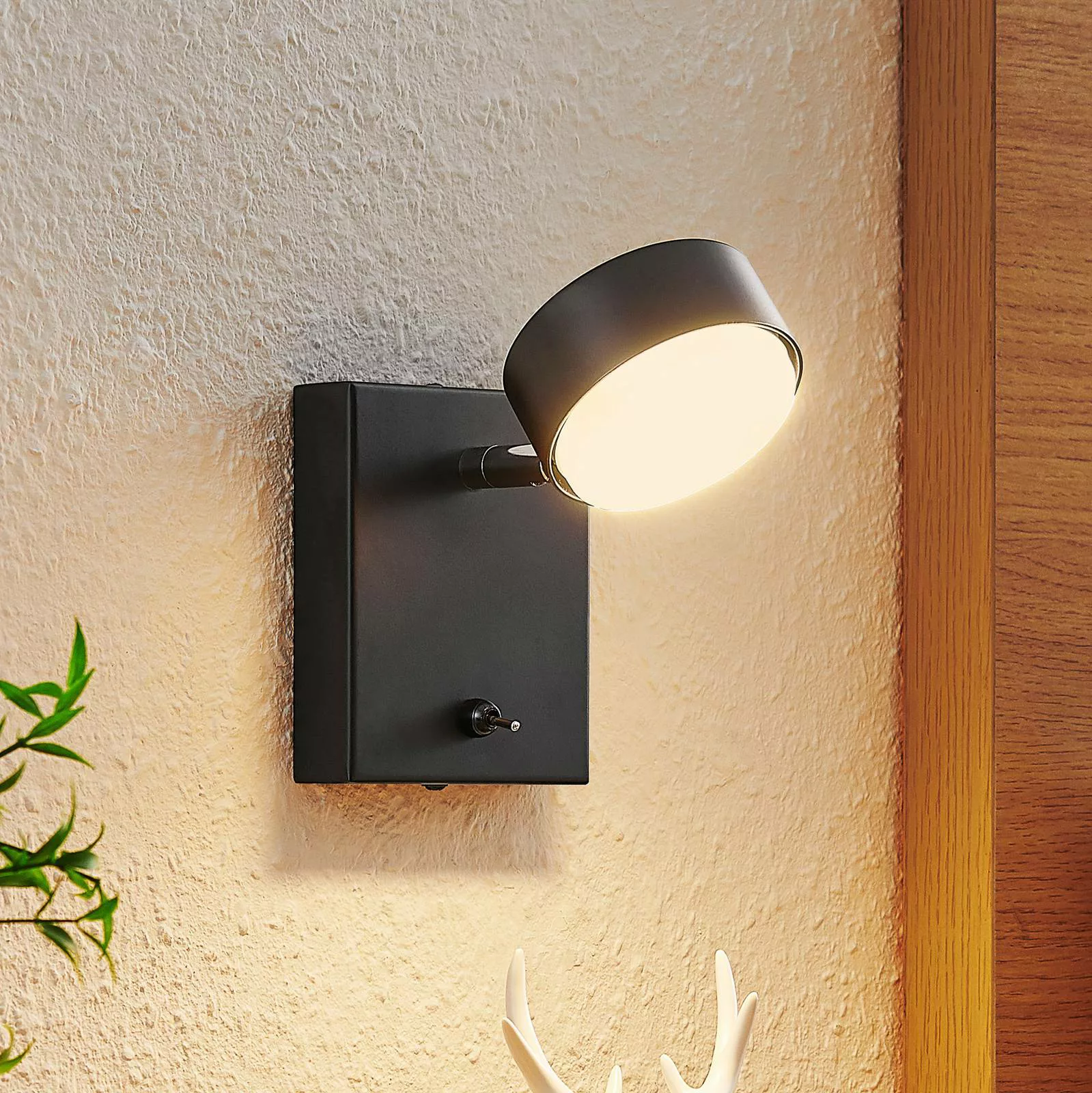 Lindby Wandlampe Kaylou, schwarz, Alu, Ausladung 15 cm günstig online kaufen