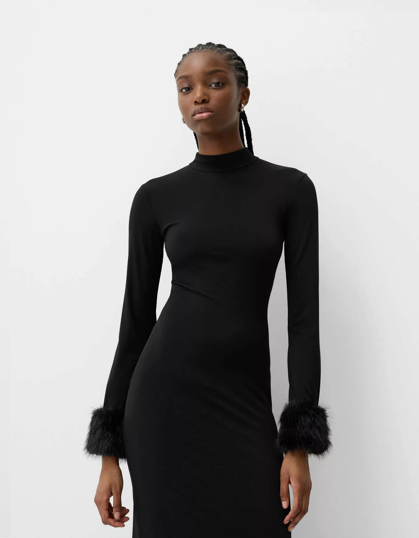 Bershka Midikleid Mit Langen Ärmeln Und Bündchen Aus Kunstfell Damen Xs Sch günstig online kaufen