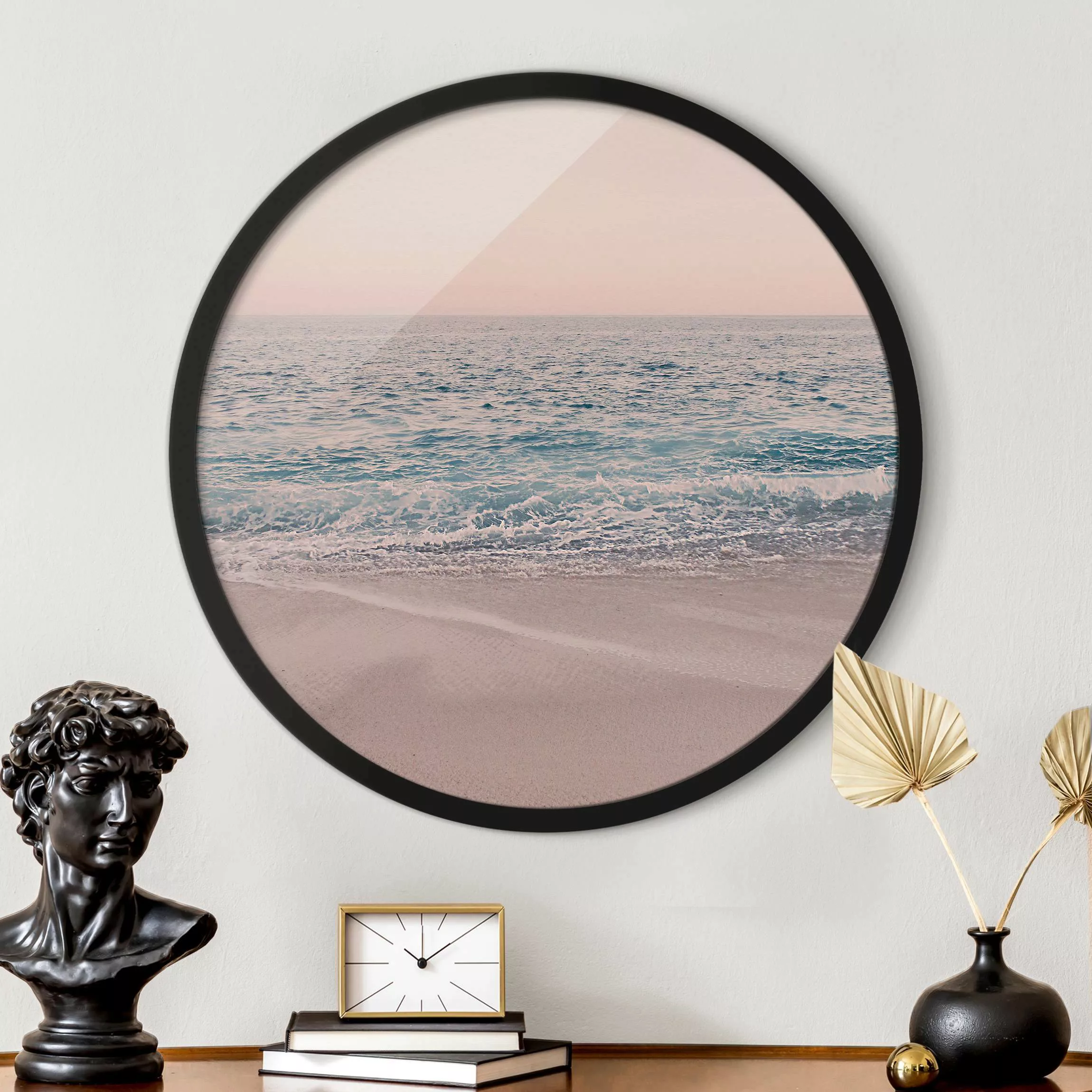 Rundes Gerahmtes Bild Roségoldener Strand am Morgen günstig online kaufen