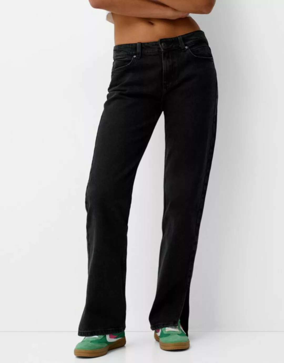 Bershka Jeans-Schlaghose Mit Seitlichem Schlitz Damen 32 Schwarz günstig online kaufen