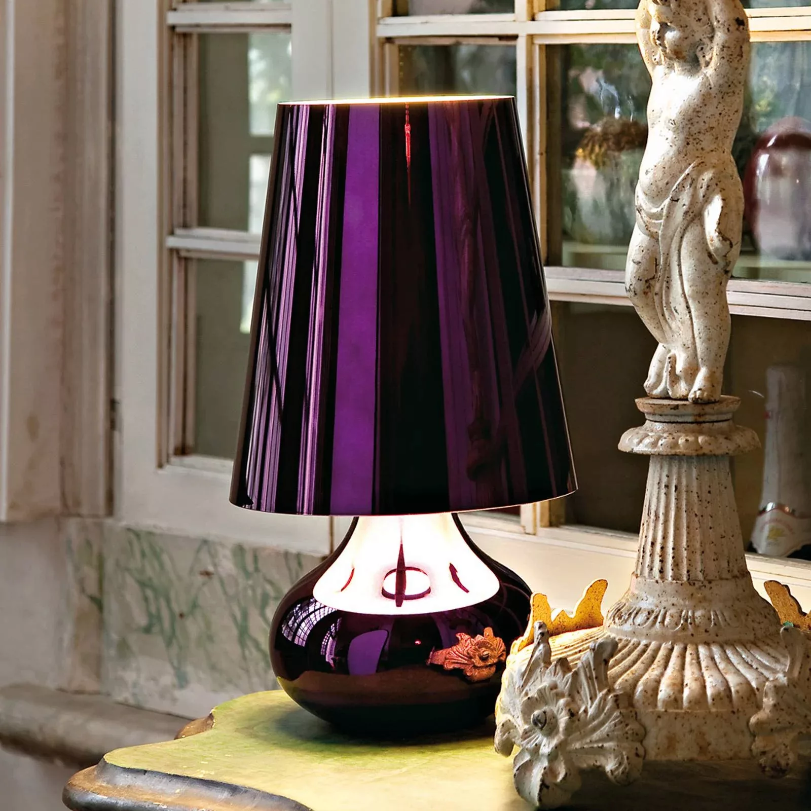 Kartell Cindy LED-Tischleuchte, violett metallic günstig online kaufen