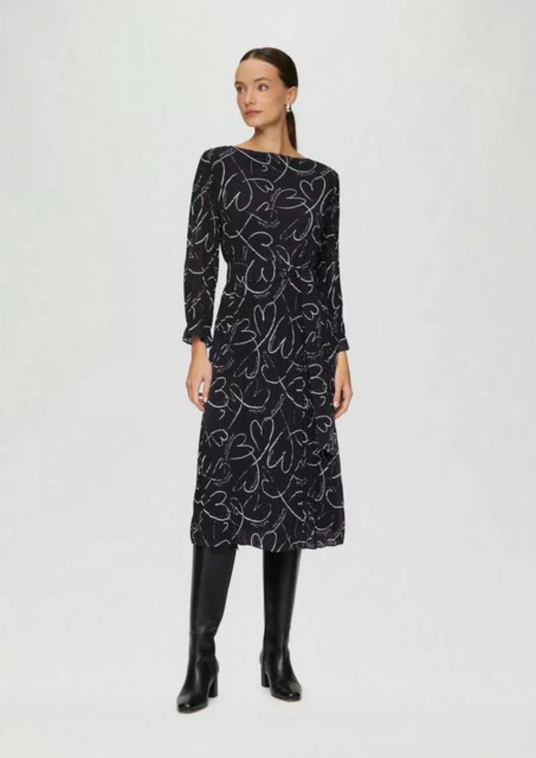 s.Oliver BLACK LABEL Maxikleid Plissee-Kleid mit Bindegürtel und Herz-Print günstig online kaufen