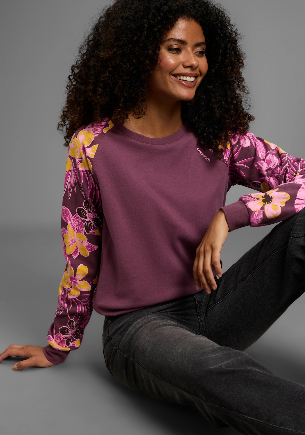 KangaROOS Sweatshirt, Ärmel mit Blumendruck günstig online kaufen