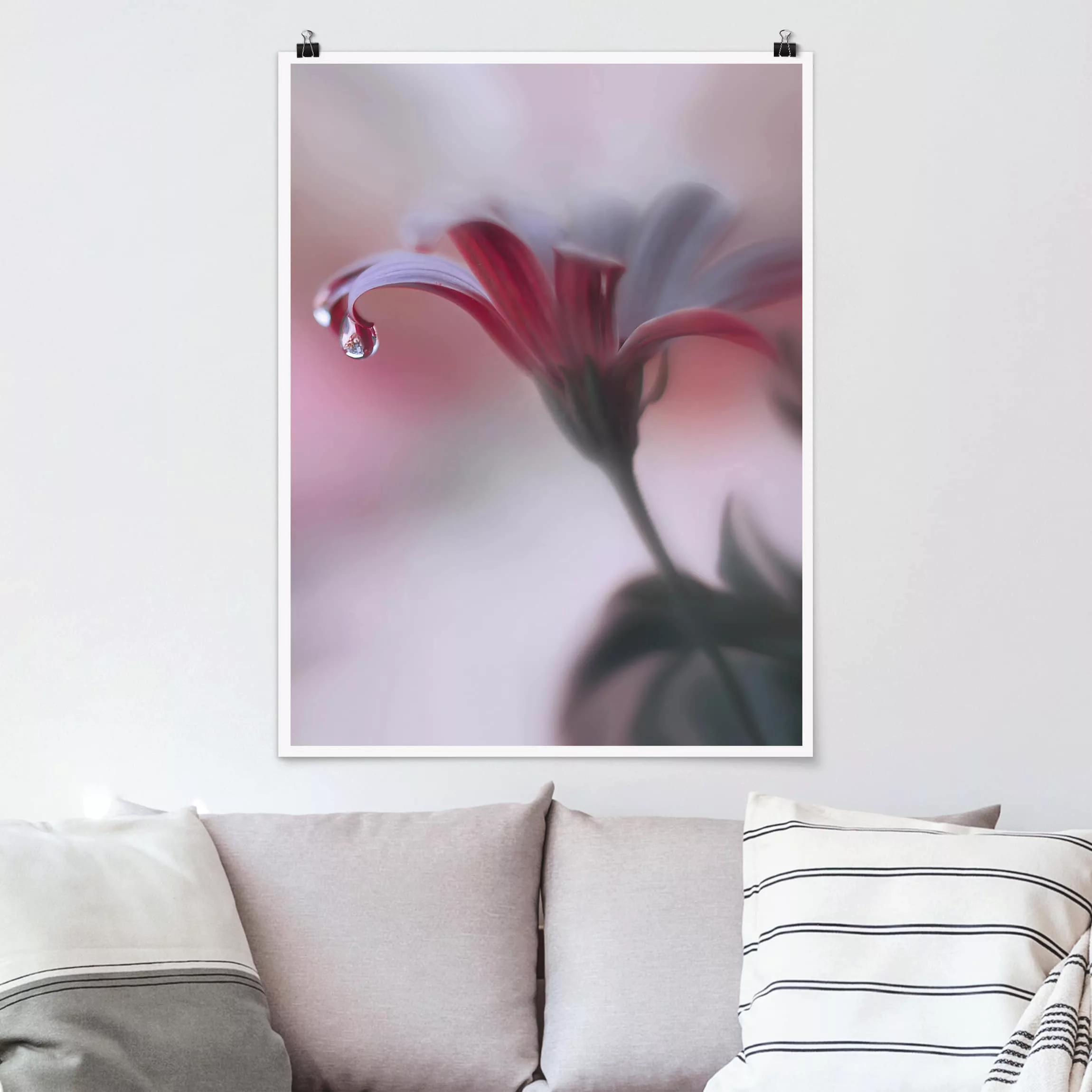 Poster Blumen - Hochformat Invisible Touch günstig online kaufen