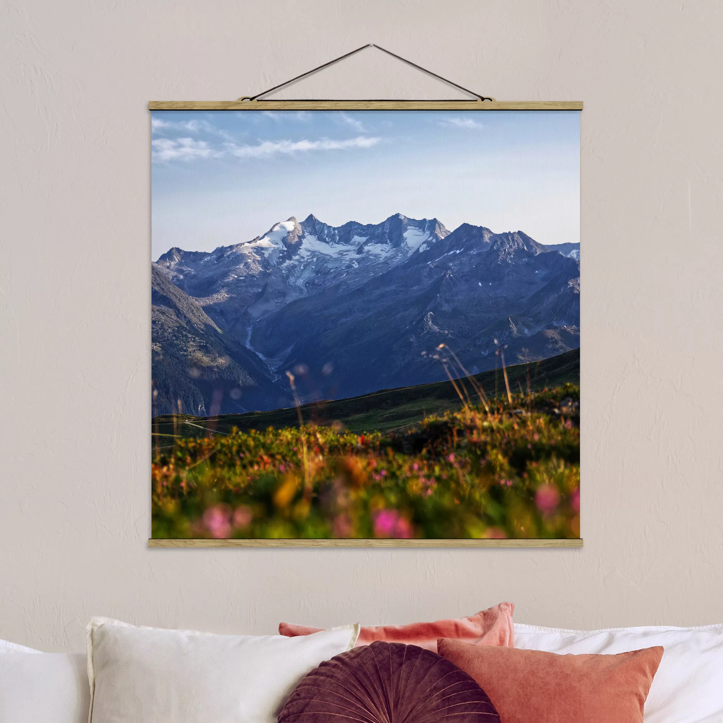 Stoffbild mit Posterleisten Blumenwiese in den Bergen günstig online kaufen