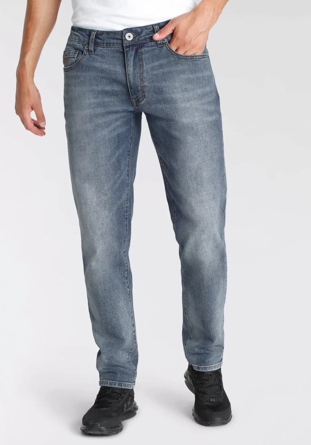 Bruno Banani Tapered-fit-Jeans Callan Mit Leder Badge günstig online kaufen