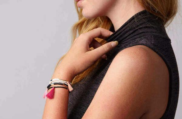 Elastisches Armband Aus Glasperlen Mit Quaste günstig online kaufen
