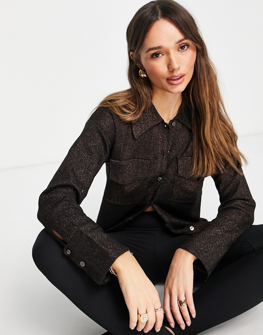 Fashion Union – Tailliertes langärmlige Hemdbluse aus glitzerndem Strick, K günstig online kaufen