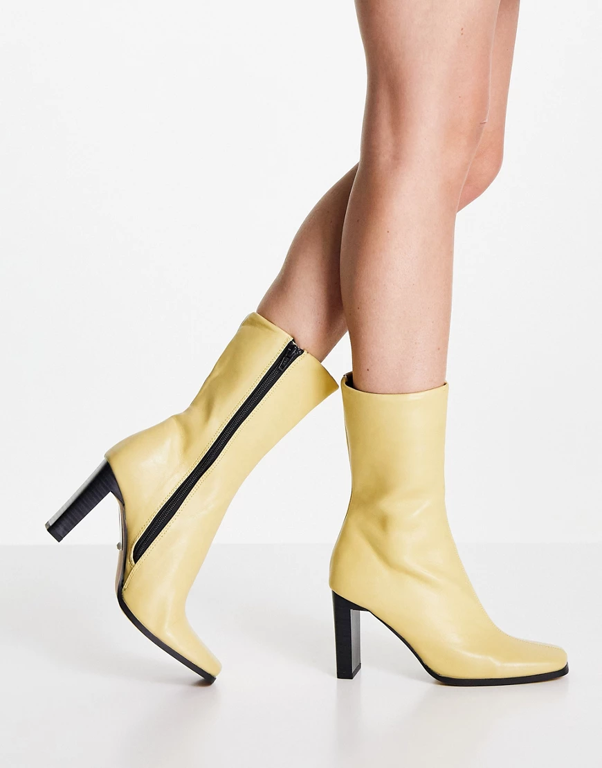 ASOS DESIGN – Expand – Stiefel in Zitronengelb mit hohem, zurückgesetztem A günstig online kaufen