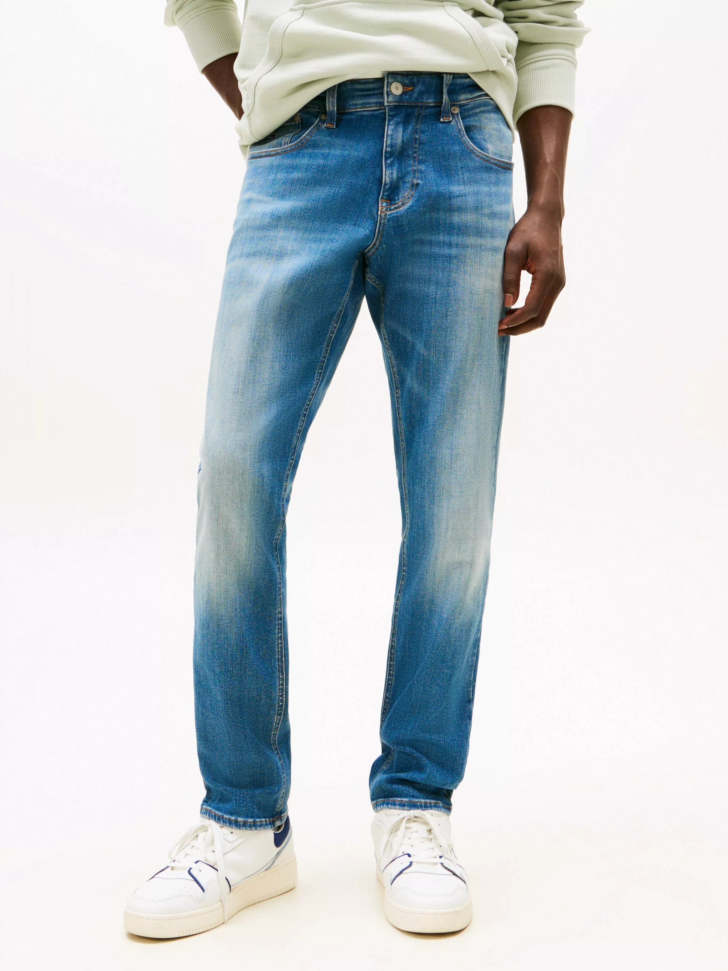 Tommy Jeans Gerade Jeans "Scanton Slim", Mit Markenlabel aus Leder hinten günstig online kaufen