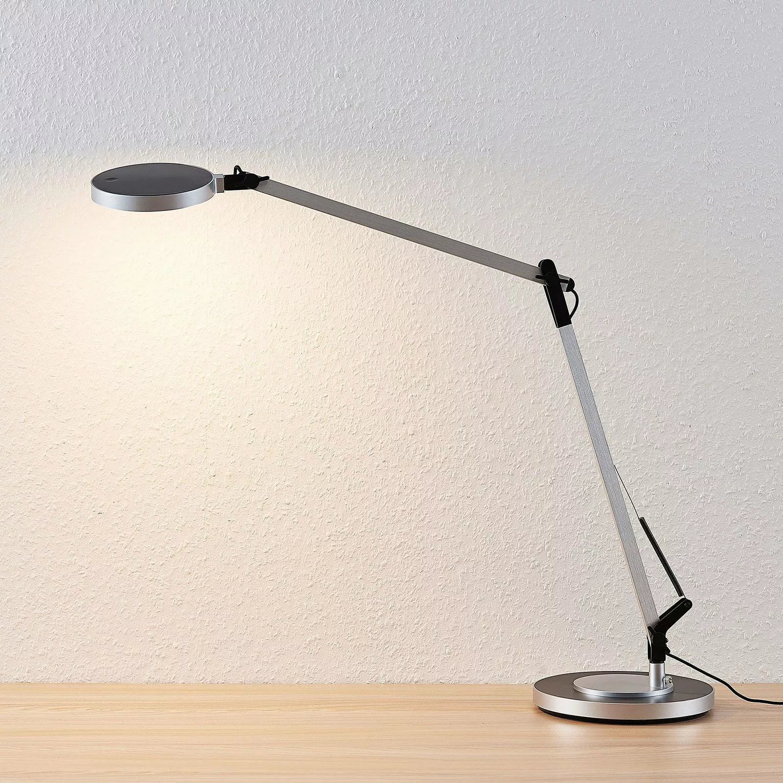 Lindby Rilana LED-Schreibtischlampe mit Dimmer günstig online kaufen