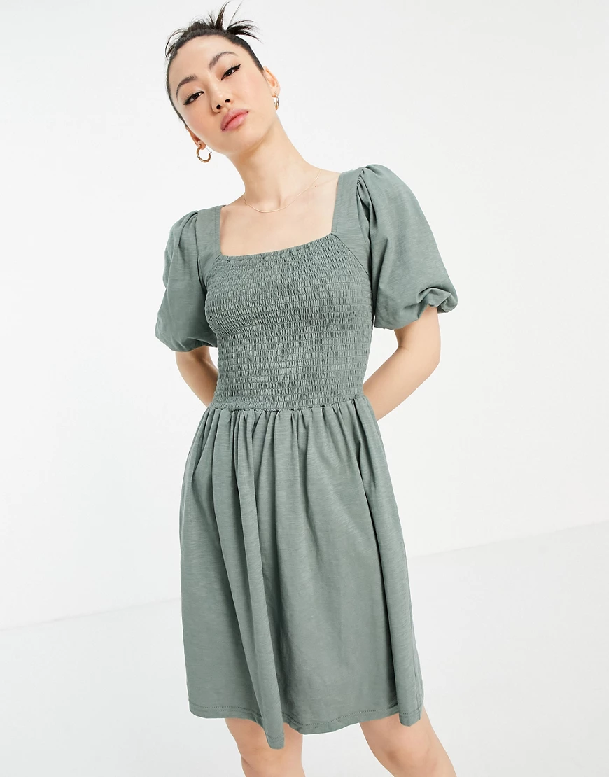 Vero Moda – Gesmoktes Minikleid aus Bio-Baumwolle mit Puffärmeln in Khaki-G günstig online kaufen