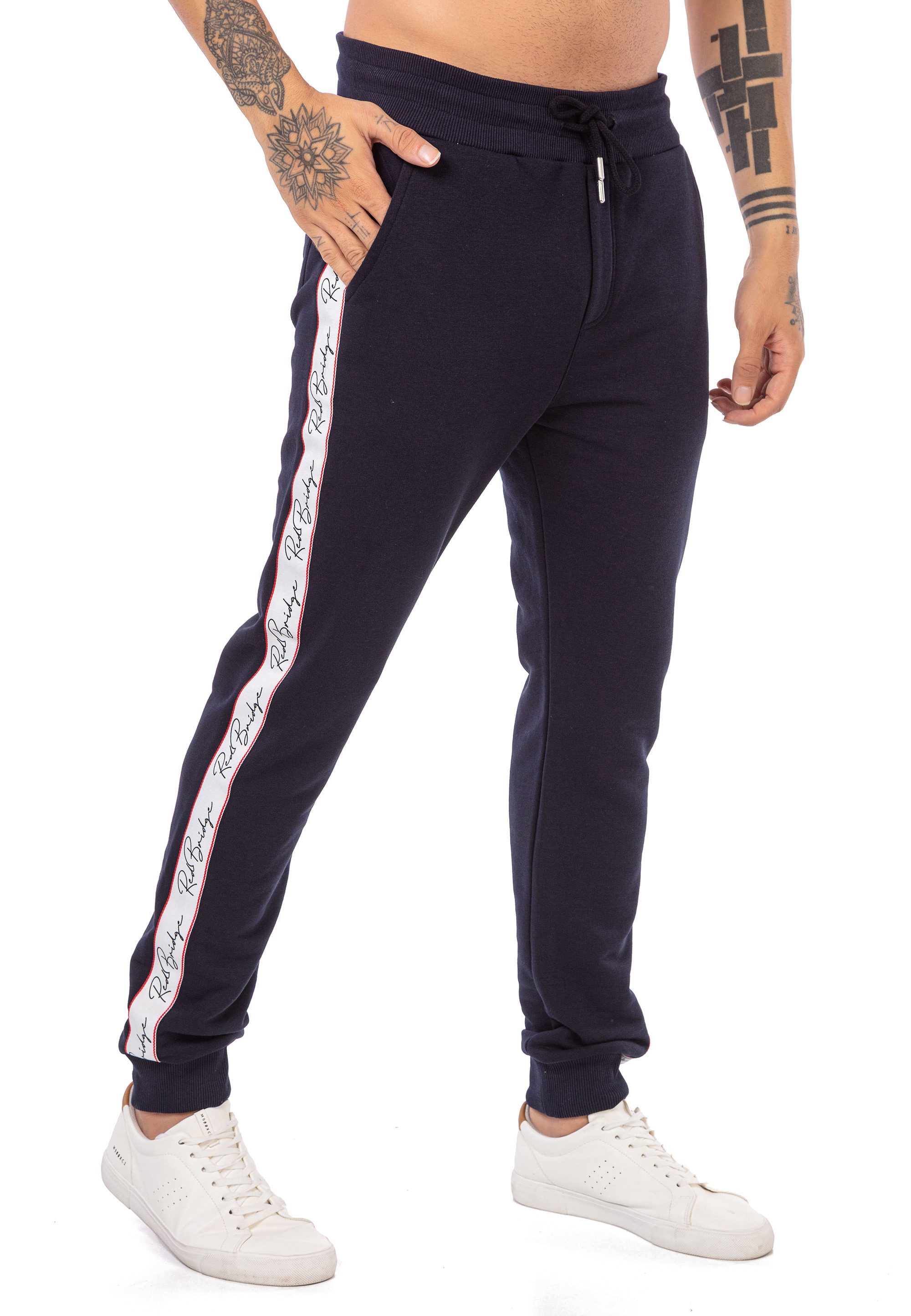 RedBridge Jogginghose mit Seitenstreifen Sportlicher Look günstig online kaufen