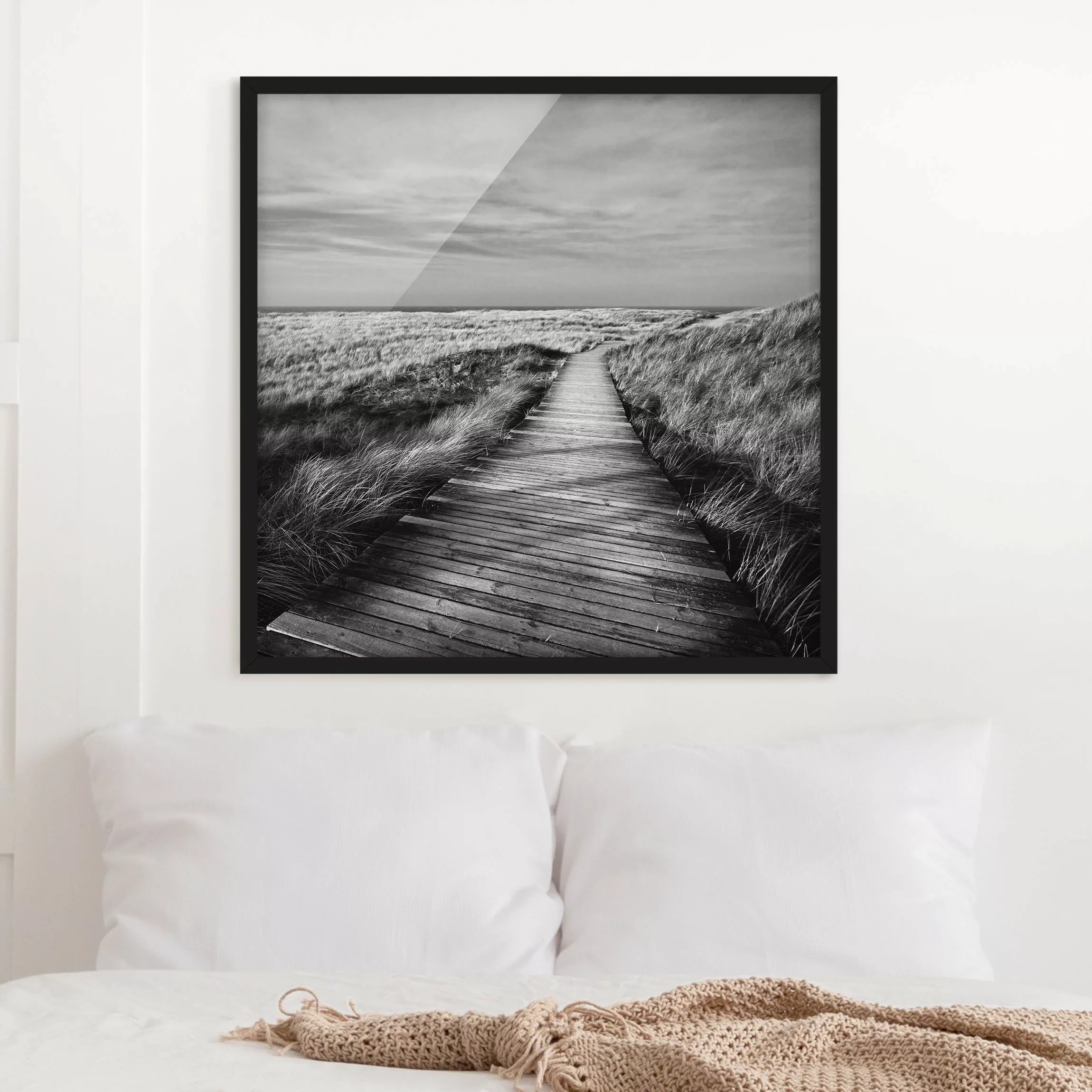 Bild mit Rahmen Schwarz-Weiß - Quadrat Dünenweg auf Sylt II günstig online kaufen