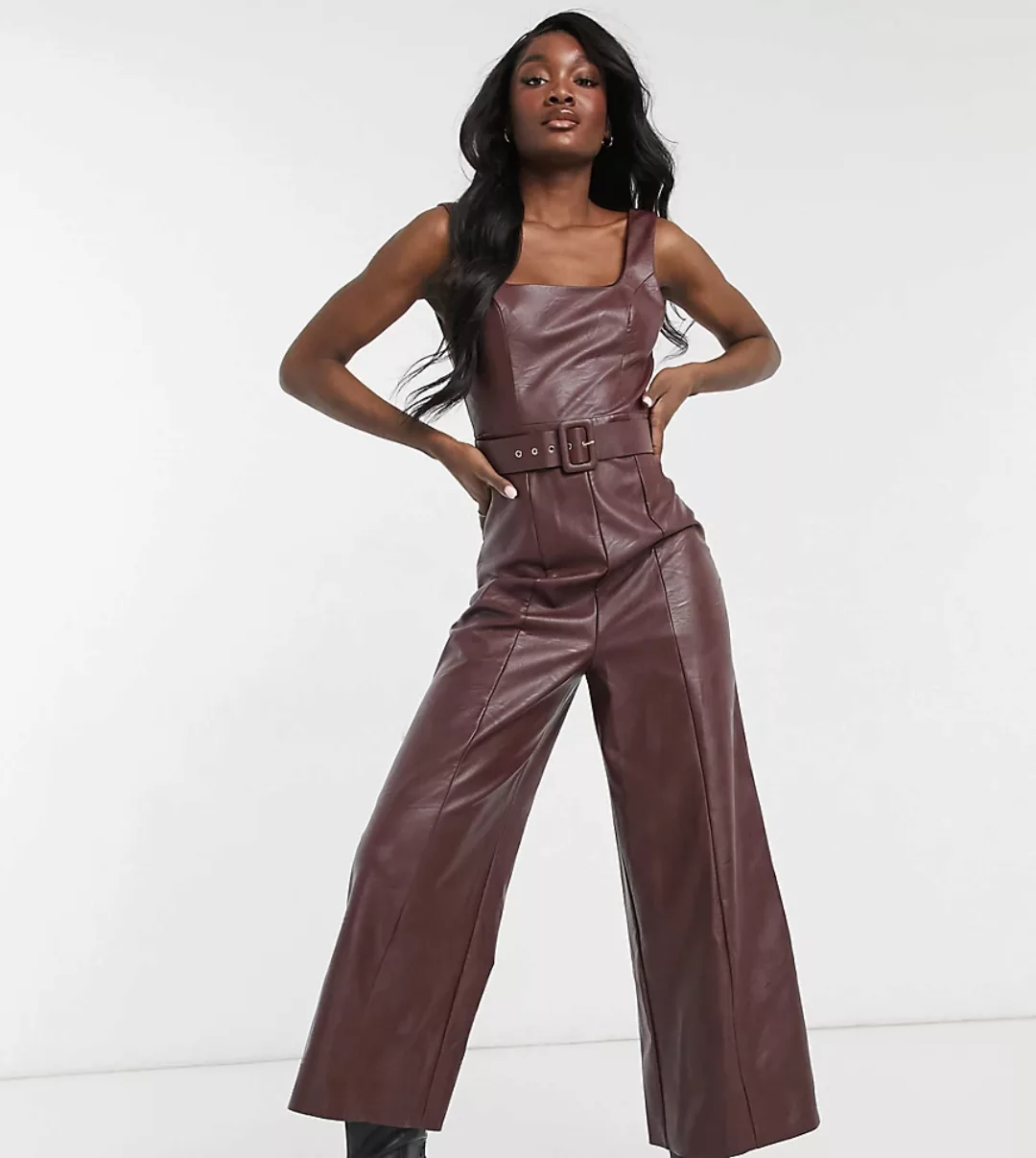 ASOS DESIGN Tall – PU-Jumpsuit mit eckigem Ausschnitt und Gürtel in Braun günstig online kaufen