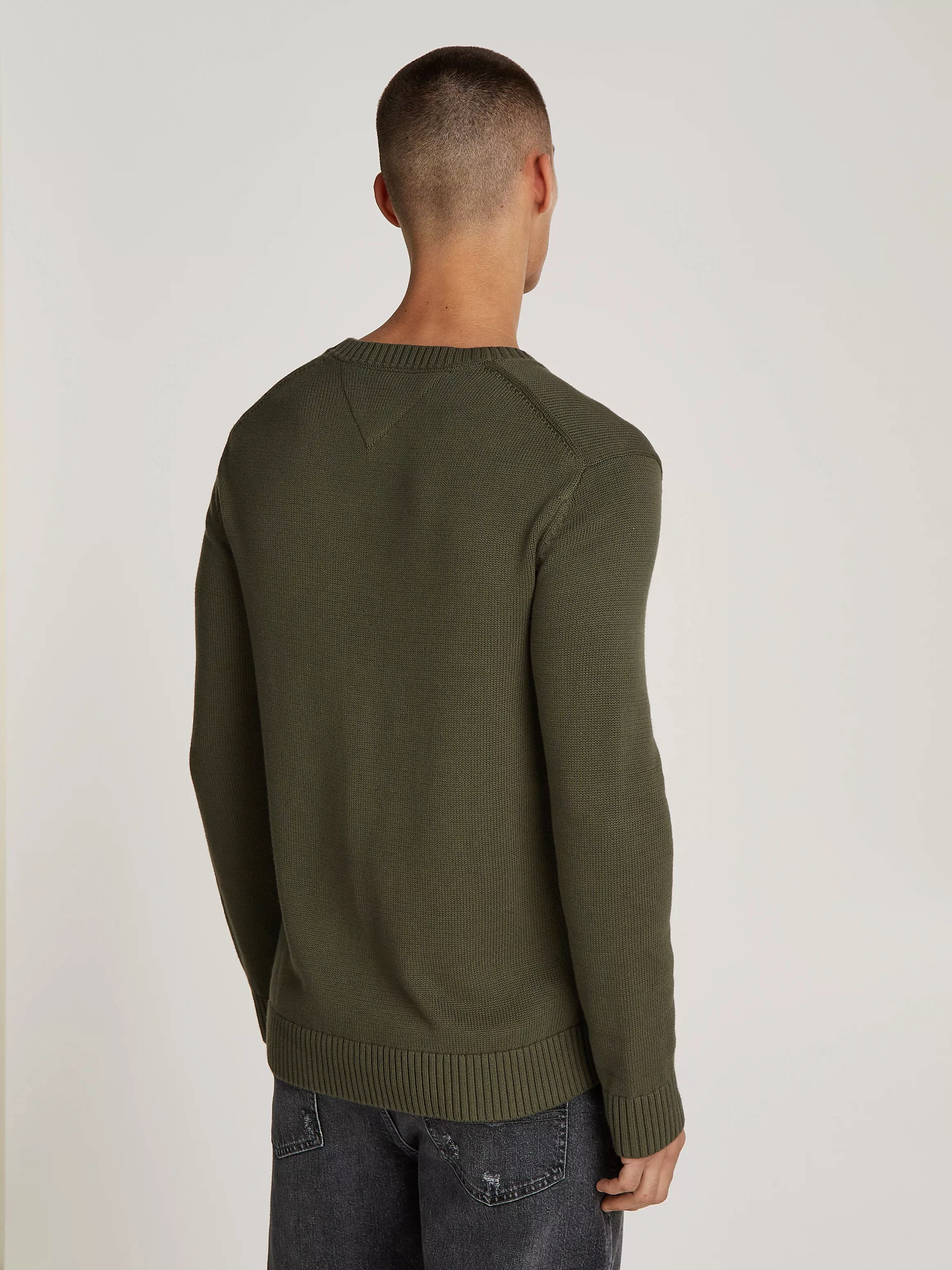 Tommy Jeans Strickpullover TJM SLIM ESSNTLS C-NECK SWEATER mit Markenlogo a günstig online kaufen