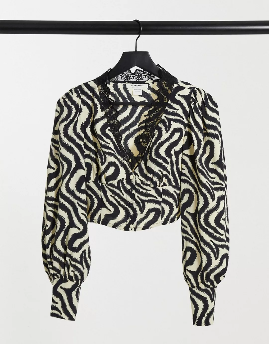Glamorous – Vintage – Bluse mit kurzem Schnitt und Spitzenkragen in abstrak günstig online kaufen