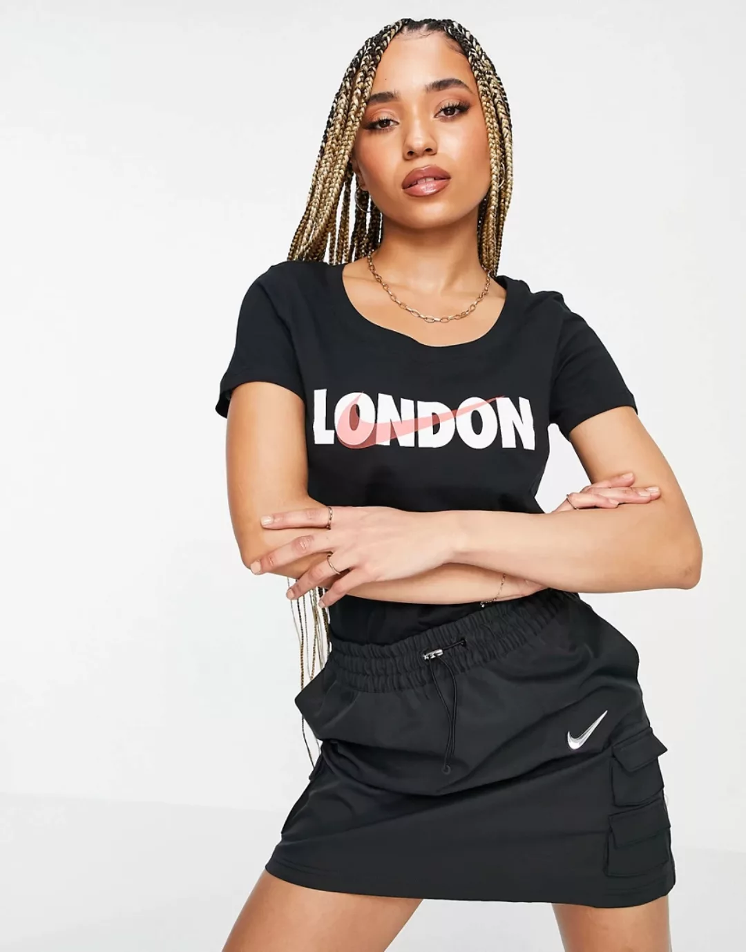 Nike – T-Shirt in Schwarz mit London-Print günstig online kaufen