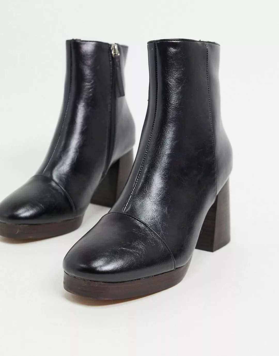 ASOS DESIGN – Rhona – Stiefel mit Plateausohle in Schwarz günstig online kaufen