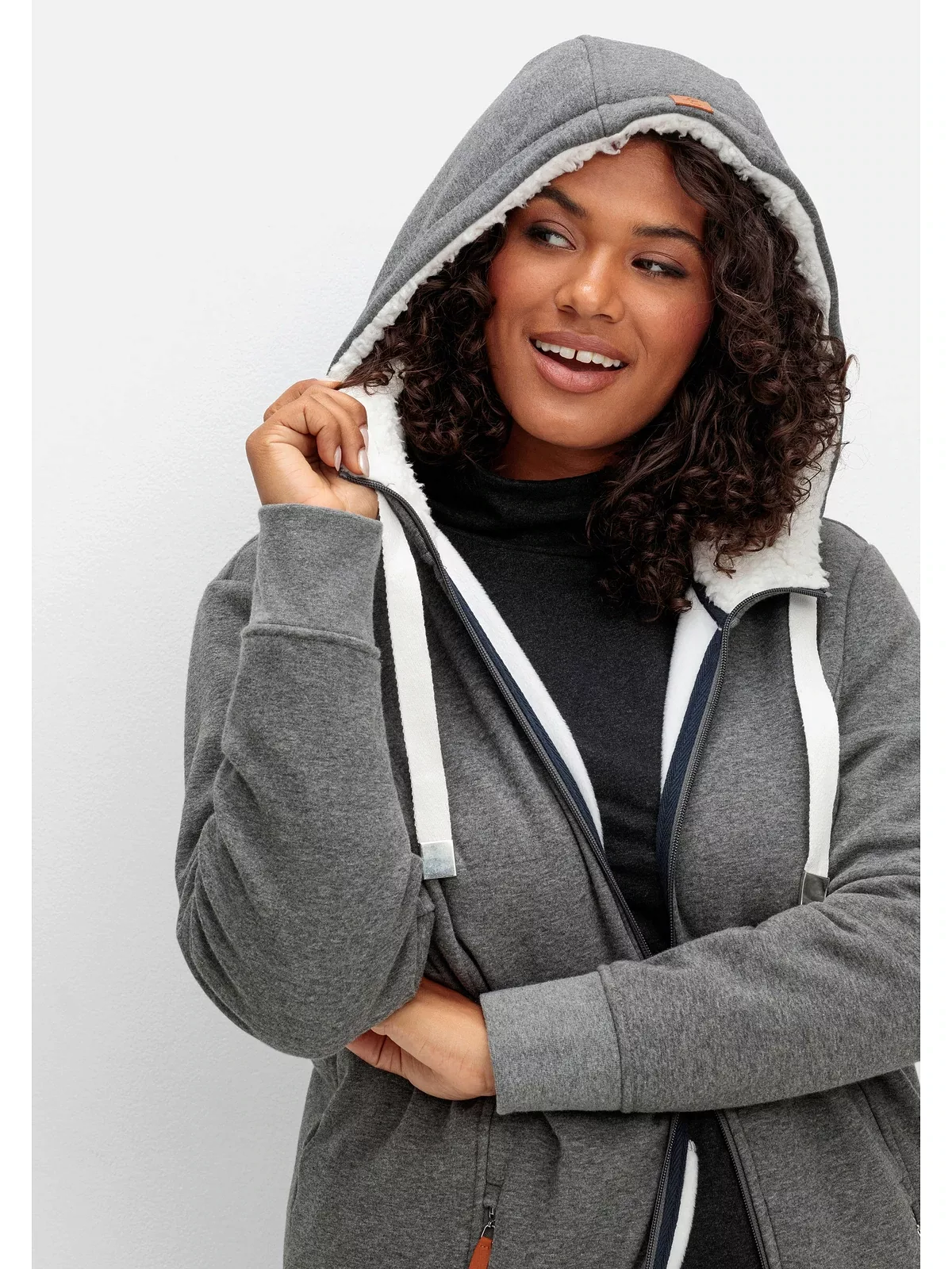 Sheego Sweatjacke "Große Größen", aus flauschig, schwerer Qualität günstig online kaufen