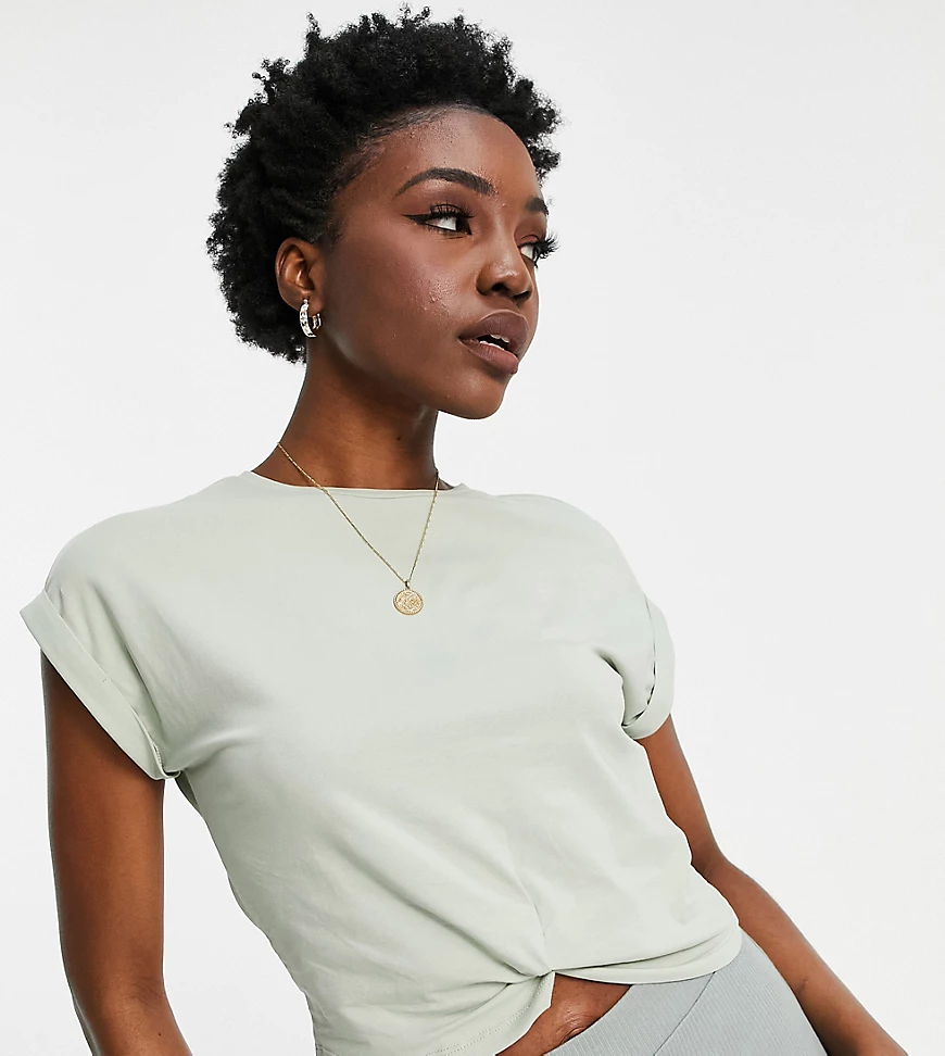 Only Tall – Kurz geschnittenes T-Shirt aus Bio-Baumwolle in Grün mit verdre günstig online kaufen