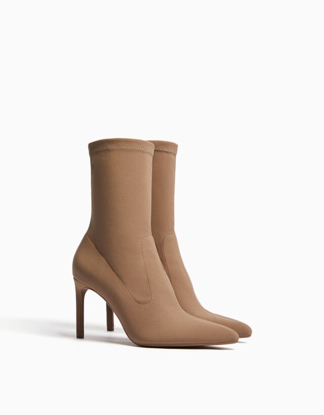 Bershka Eng Anliegende Absatzstiefeletten Damen 38 Sandfarbe günstig online kaufen