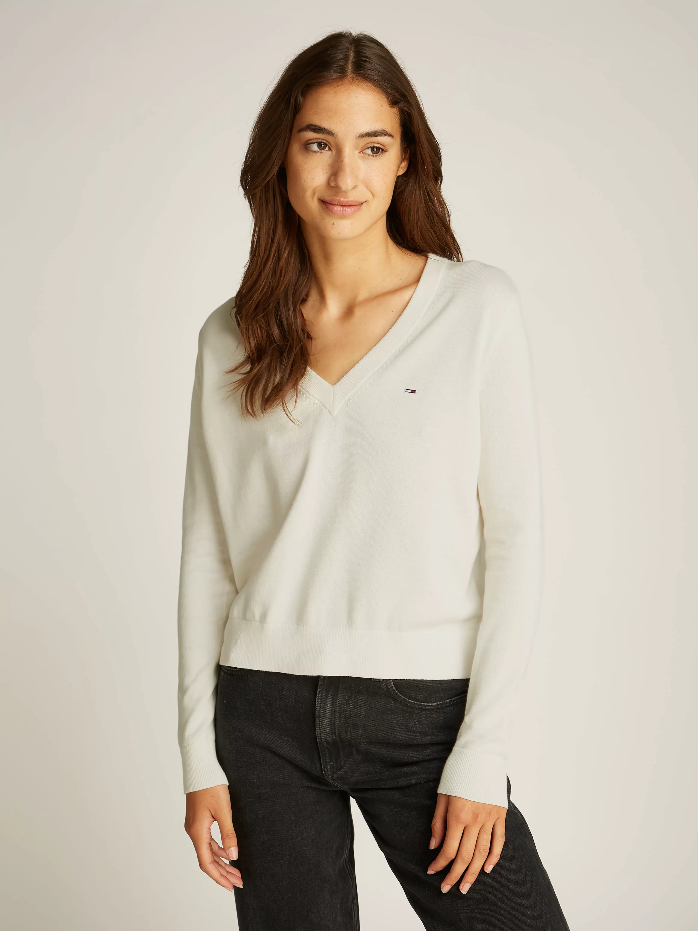 Tommy Jeans V-Ausschnitt-Pullover "TJW ESSENTIAL VNECK SWEATER EXT", mit Lo günstig online kaufen