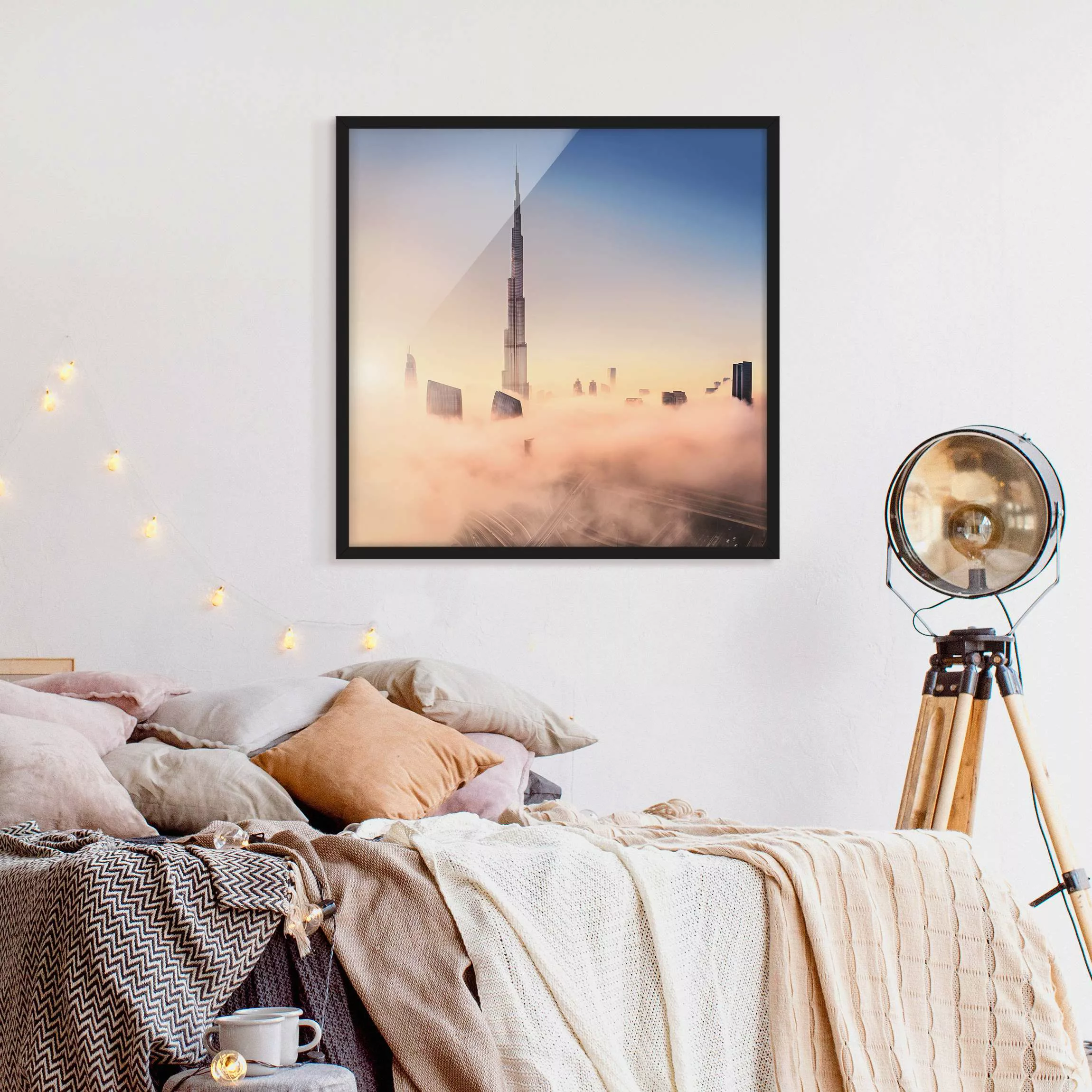Bild mit Rahmen Architektur & Skyline - Quadrat Himmlische Skyline von Duba günstig online kaufen