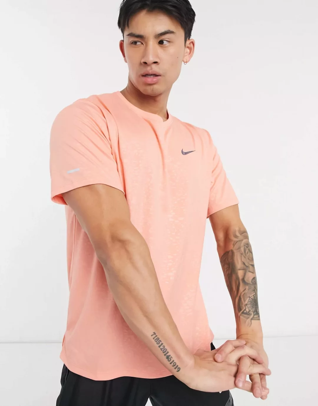 Nike Running – Run Division Miler – T-Shirt in Rot günstig online kaufen