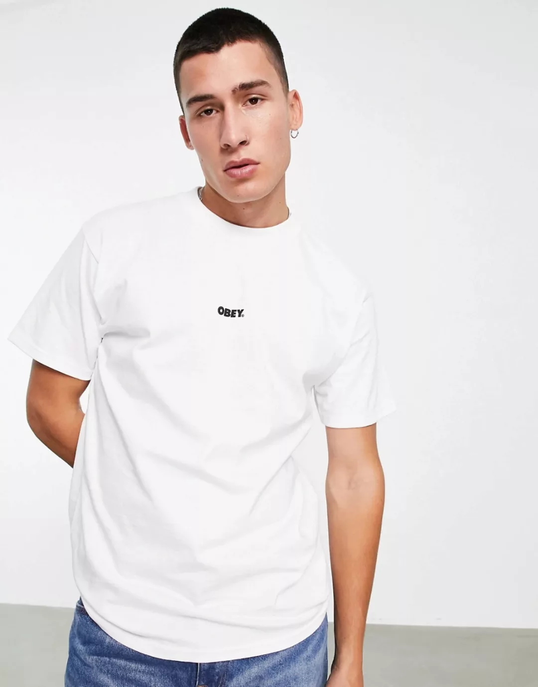 Obey – Markantes T-Shirt in Weiß mit kleinem Logo günstig online kaufen