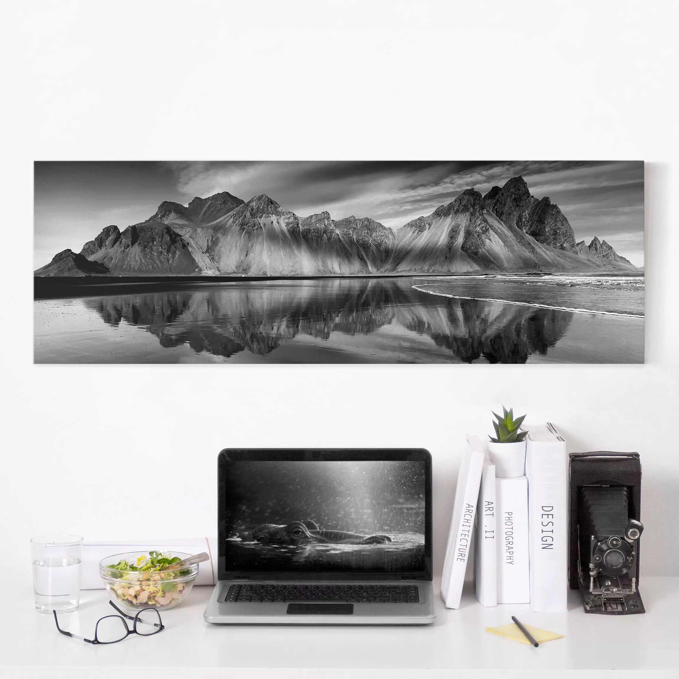 Leinwandbild Schwarz-Weiß - Panorama Vesturhorn in Island günstig online kaufen