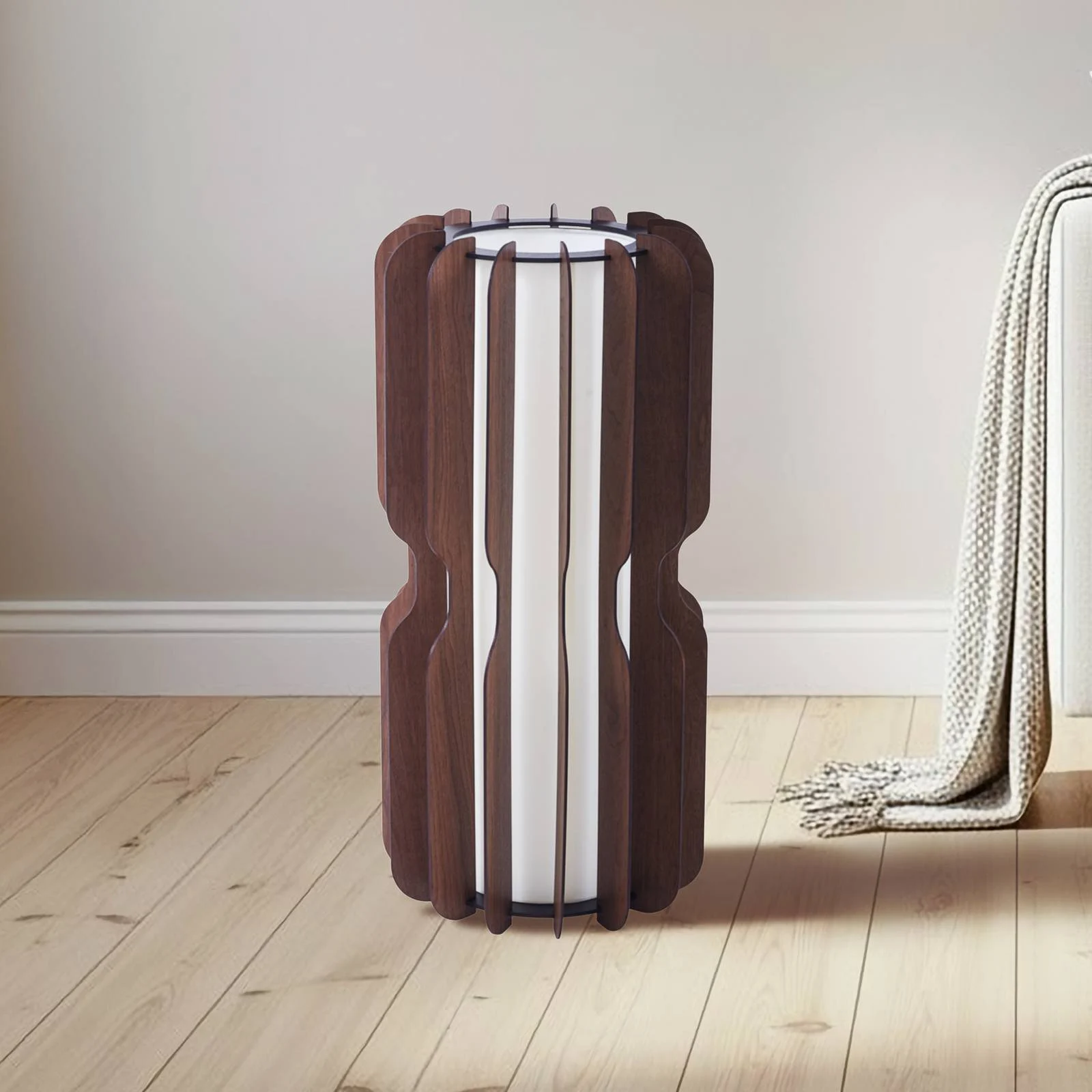 Lucande Stehleuchte Juneta, 75 cm, braun, Holz, Textil günstig online kaufen