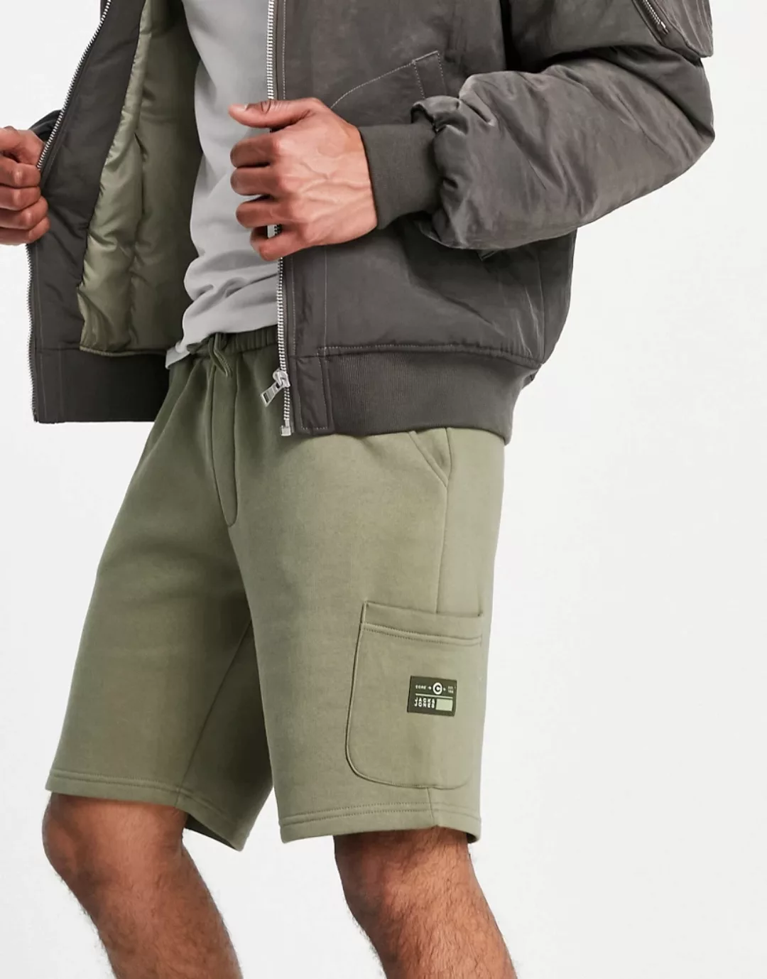 Jack & Jones Intelligence – Cargo-Shorts aus Jersey in Khaki-Grün günstig online kaufen