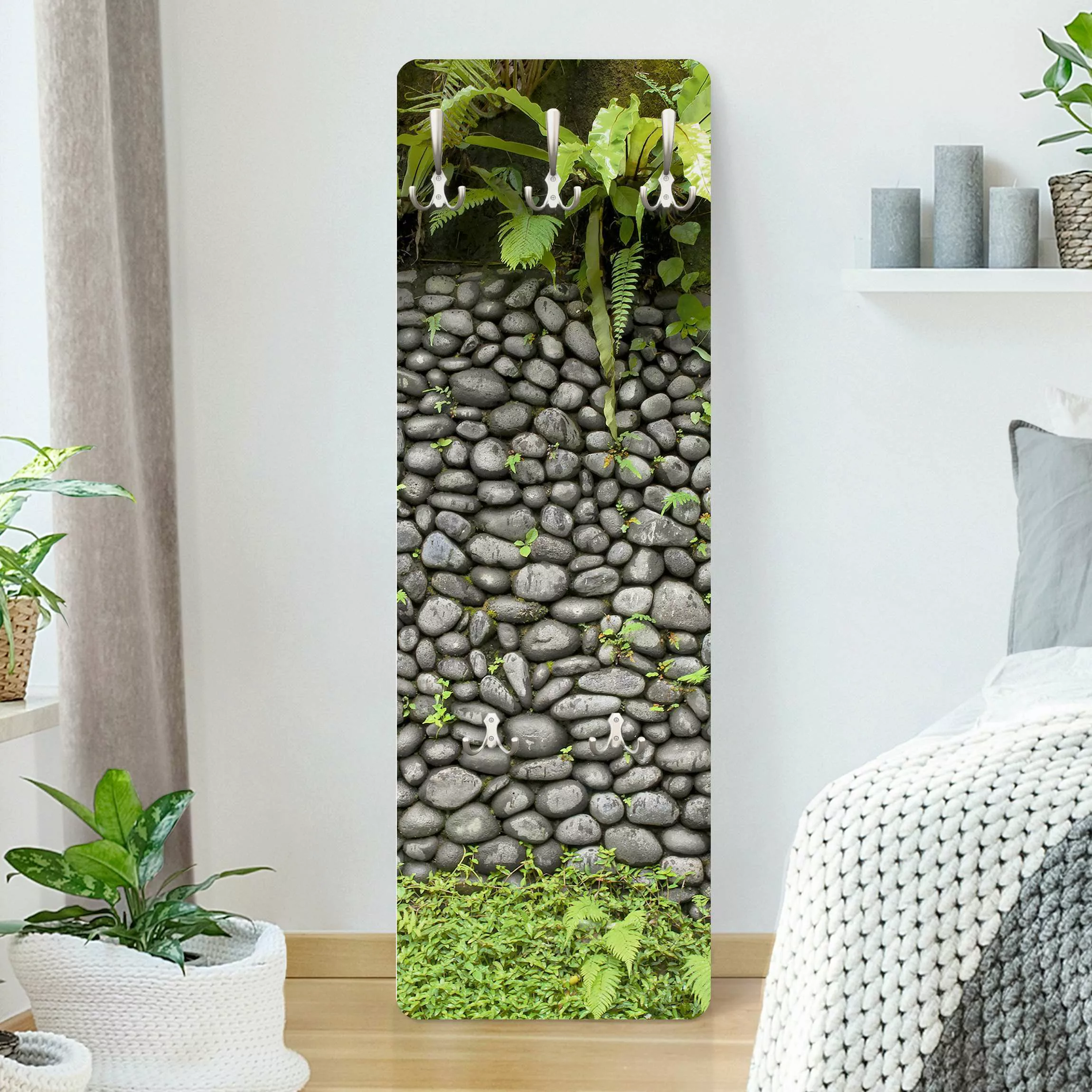 Wandgarderobe Holzpaneel Steinoptik Steinwand mit Pflanzen günstig online kaufen