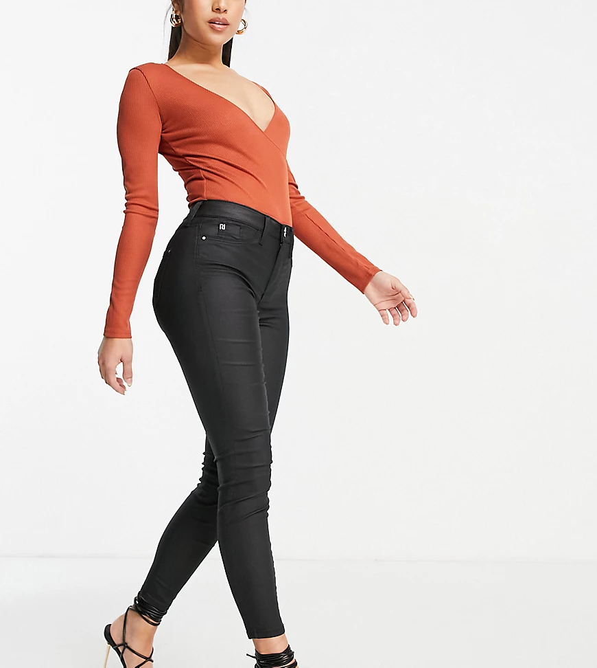 River Island Petite – Gewachste, beschichtete, enge Jeans in Schwarz günstig online kaufen