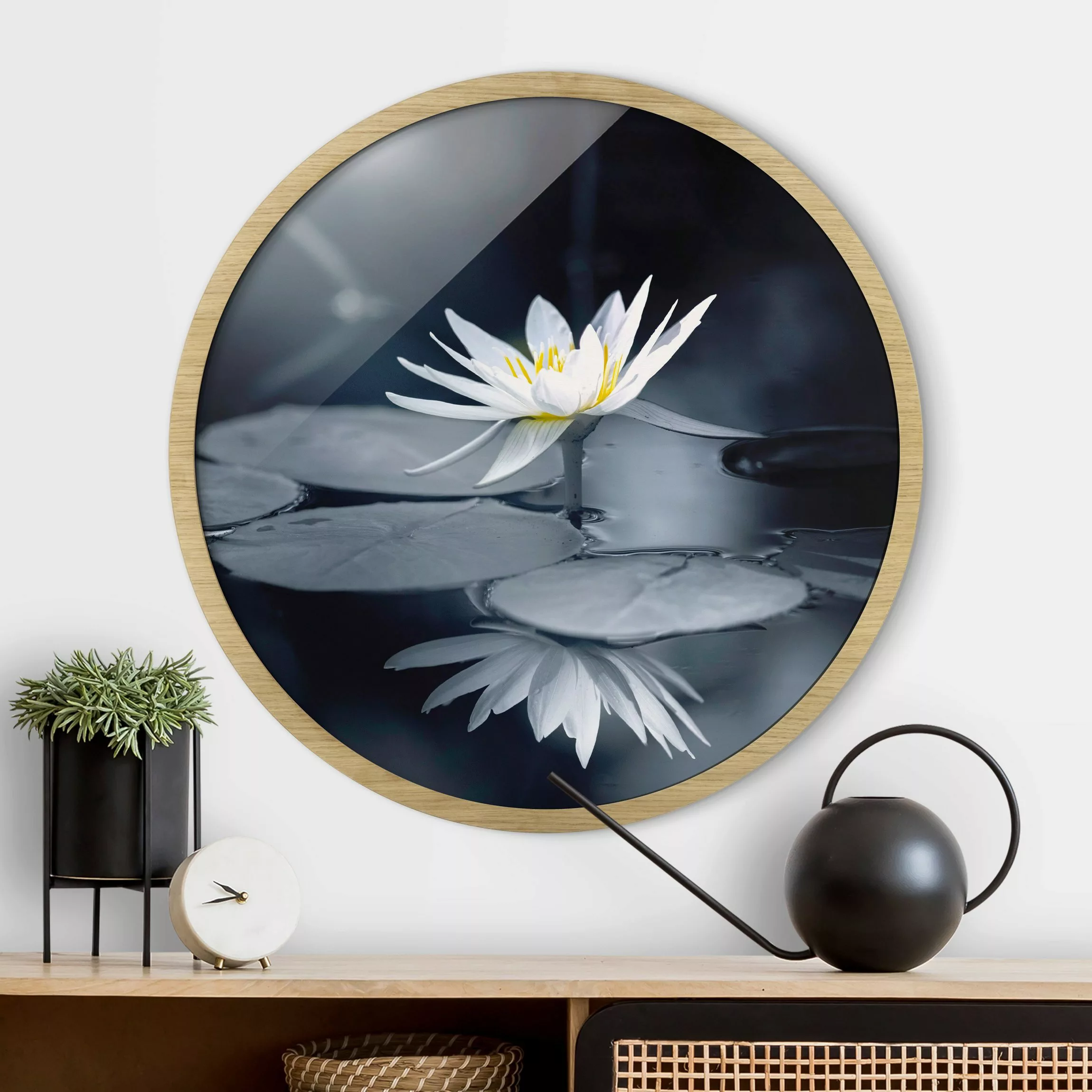 Rundes Gerahmtes Bild Lotus Spiegelung im Wasser günstig online kaufen