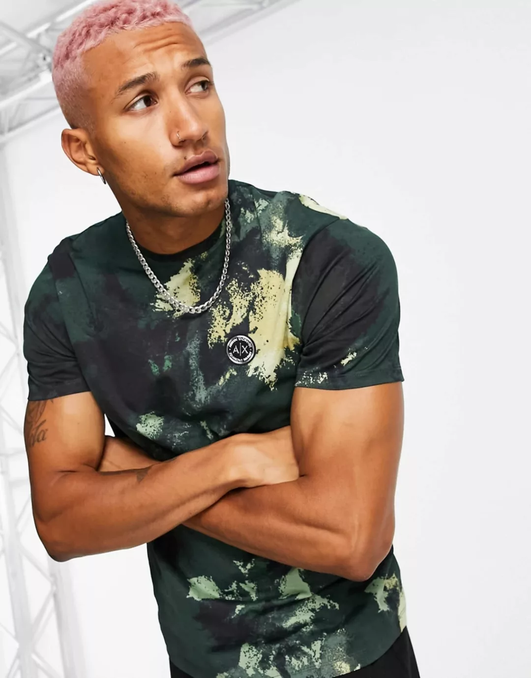 Armani Exchange – T-Shirt mit Tarnmuster in Grün günstig online kaufen
