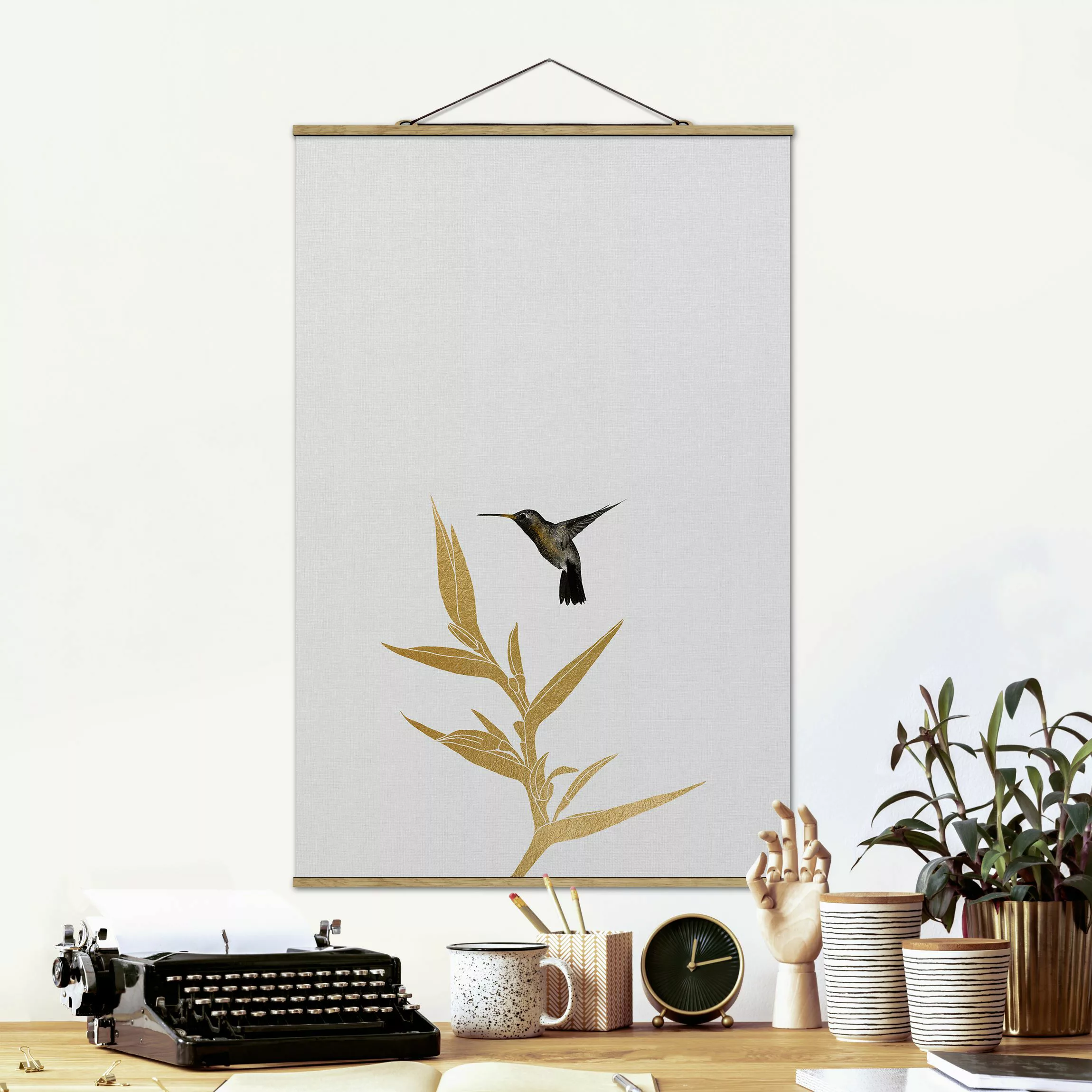 Stoffbild mit Posterleisten Kolibri und tropische goldene Blüte II günstig online kaufen