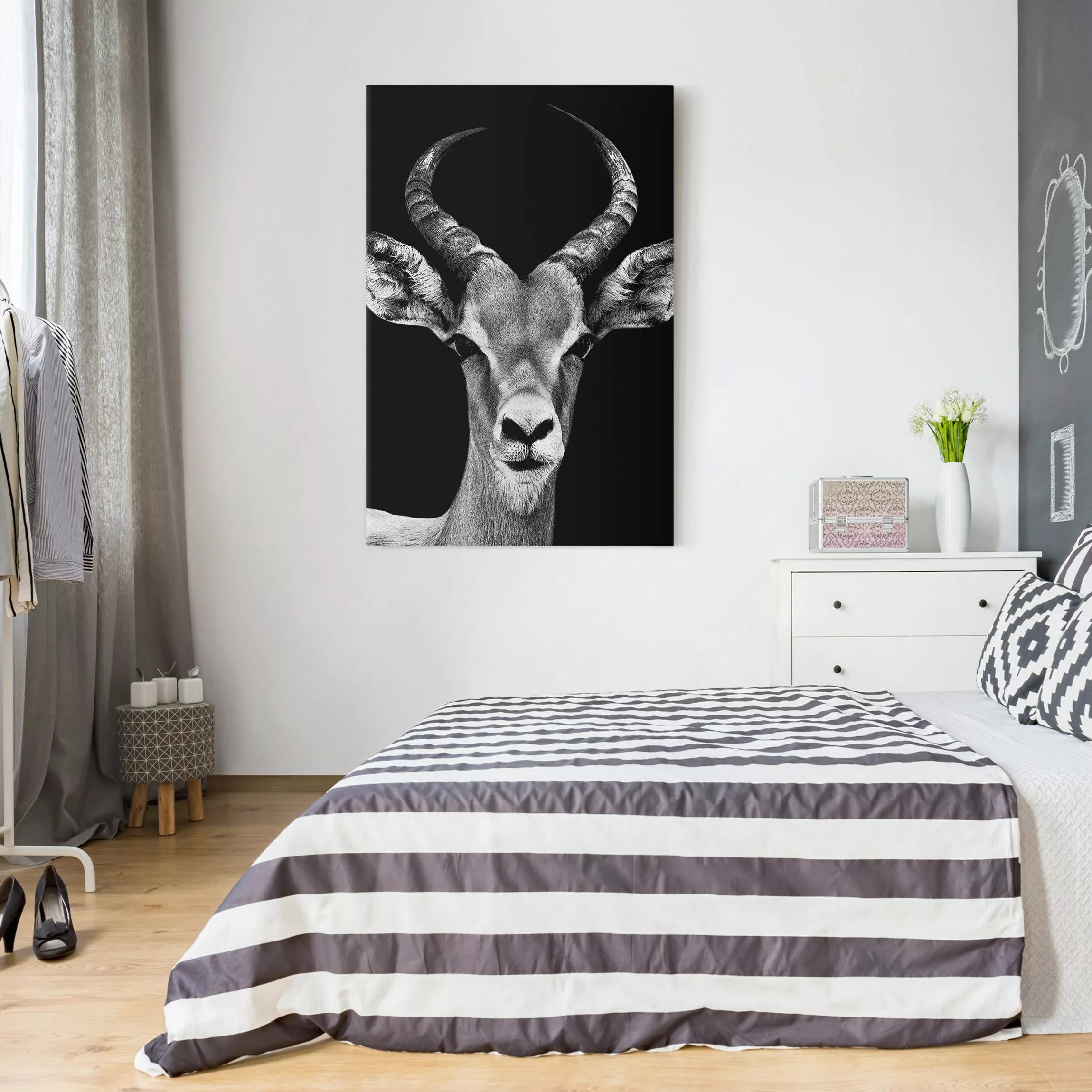 Leinwandbild Tiere - Hochformat Impala Antilope schwarz-weiß günstig online kaufen