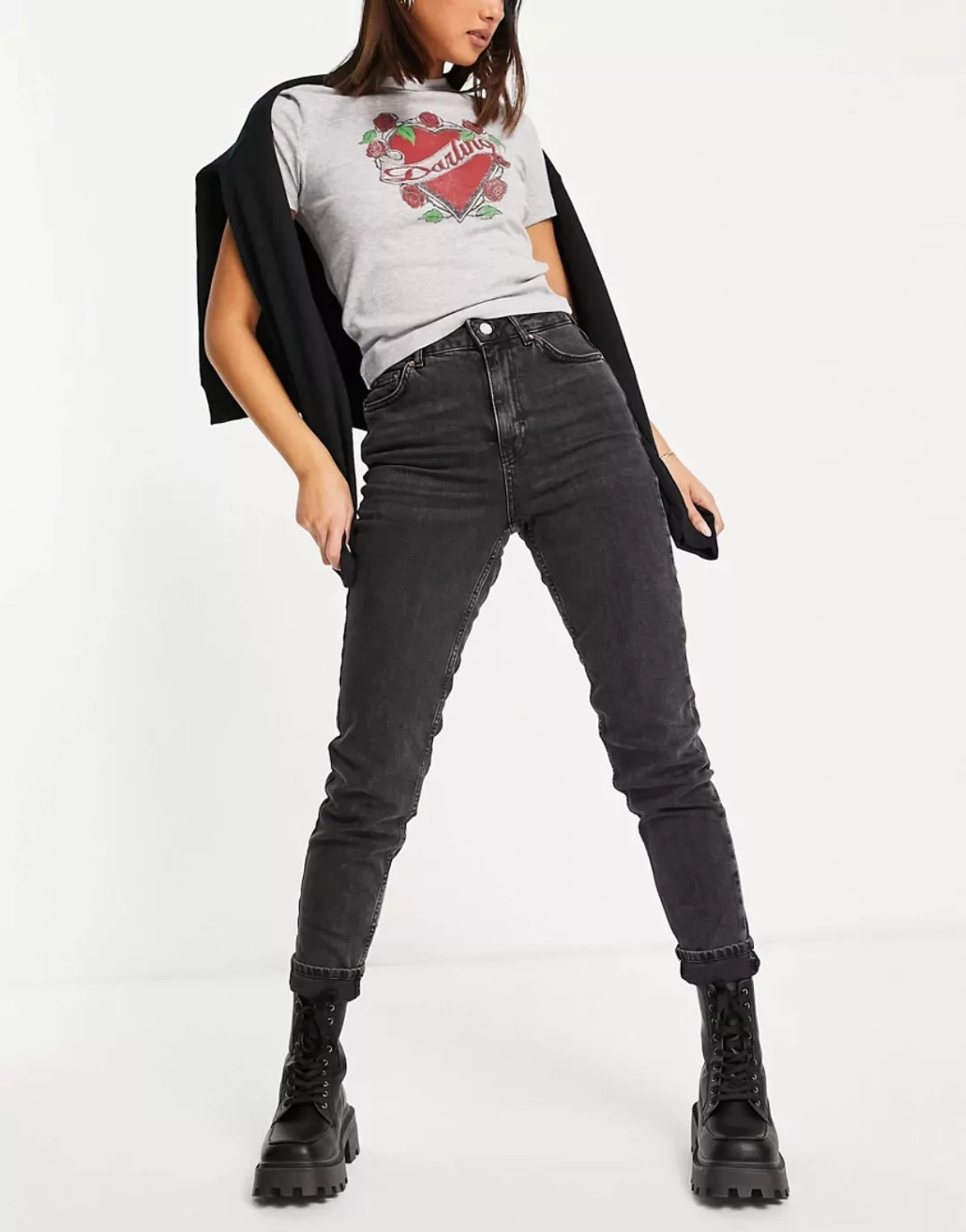 Topshop – Hochwertige Mom-Jeans aus Bio-Baumwollmix in verwaschenem Schwarz günstig online kaufen
