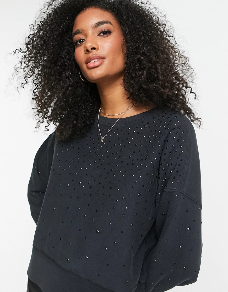 AllSaints – Kastenförmiges Oversize-Sweatshirt mit Nieten in Vintage-Schwar günstig online kaufen