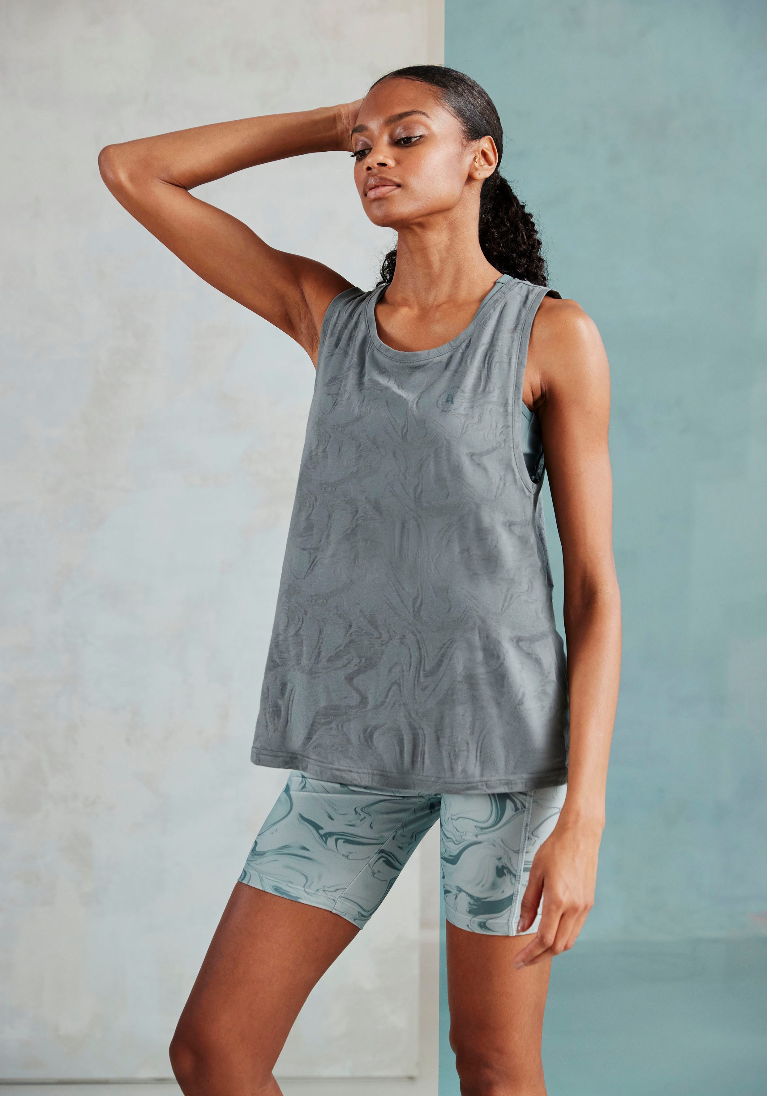 LASCANA ACTIVE Funktionsshirt Sportshirt mit Rundhalsausschnitt günstig online kaufen