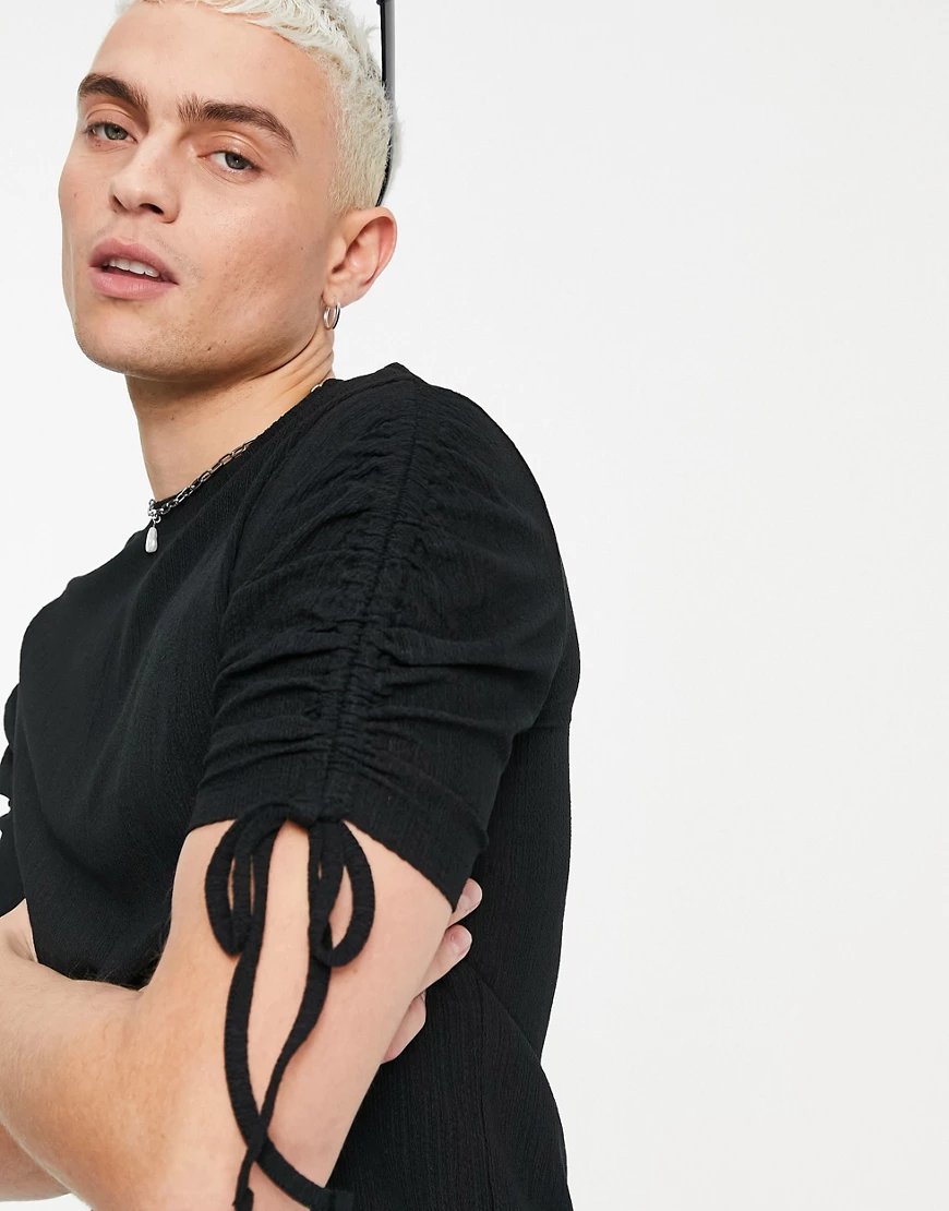 ASOS DESIGN – T-Shirt in Schwarz strukturiert mit Raffungen günstig online kaufen