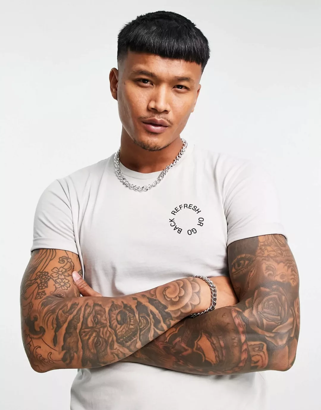 Bershka – T-Shirt in Grau mit Print auf der Brust günstig online kaufen