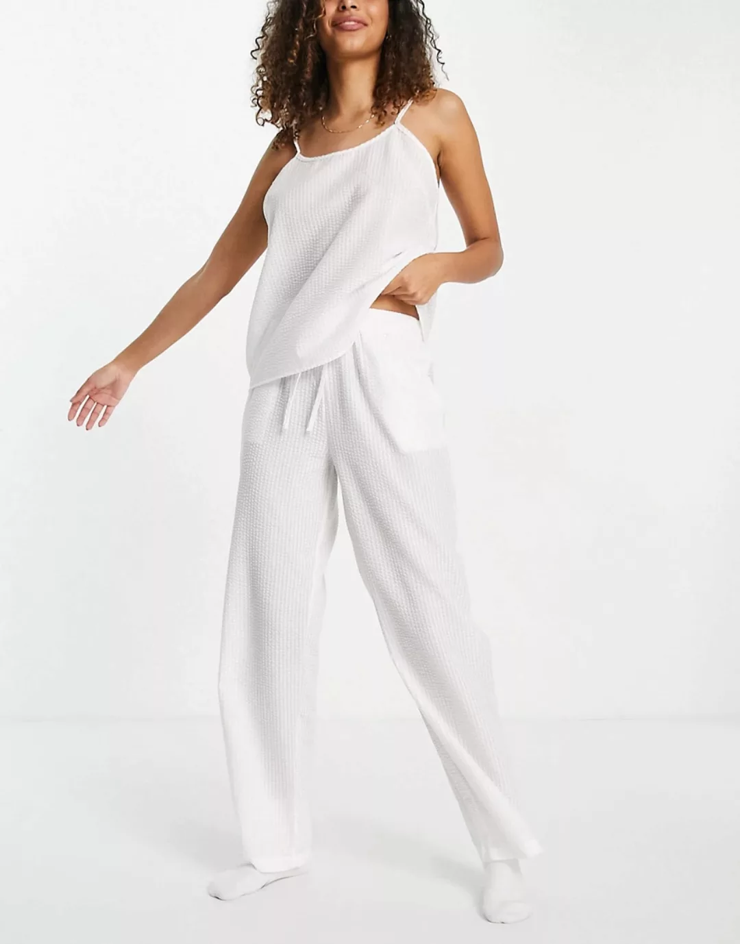 Loungeable – Mix and Match – Seersucker-Pyjamahose in Weiß günstig online kaufen