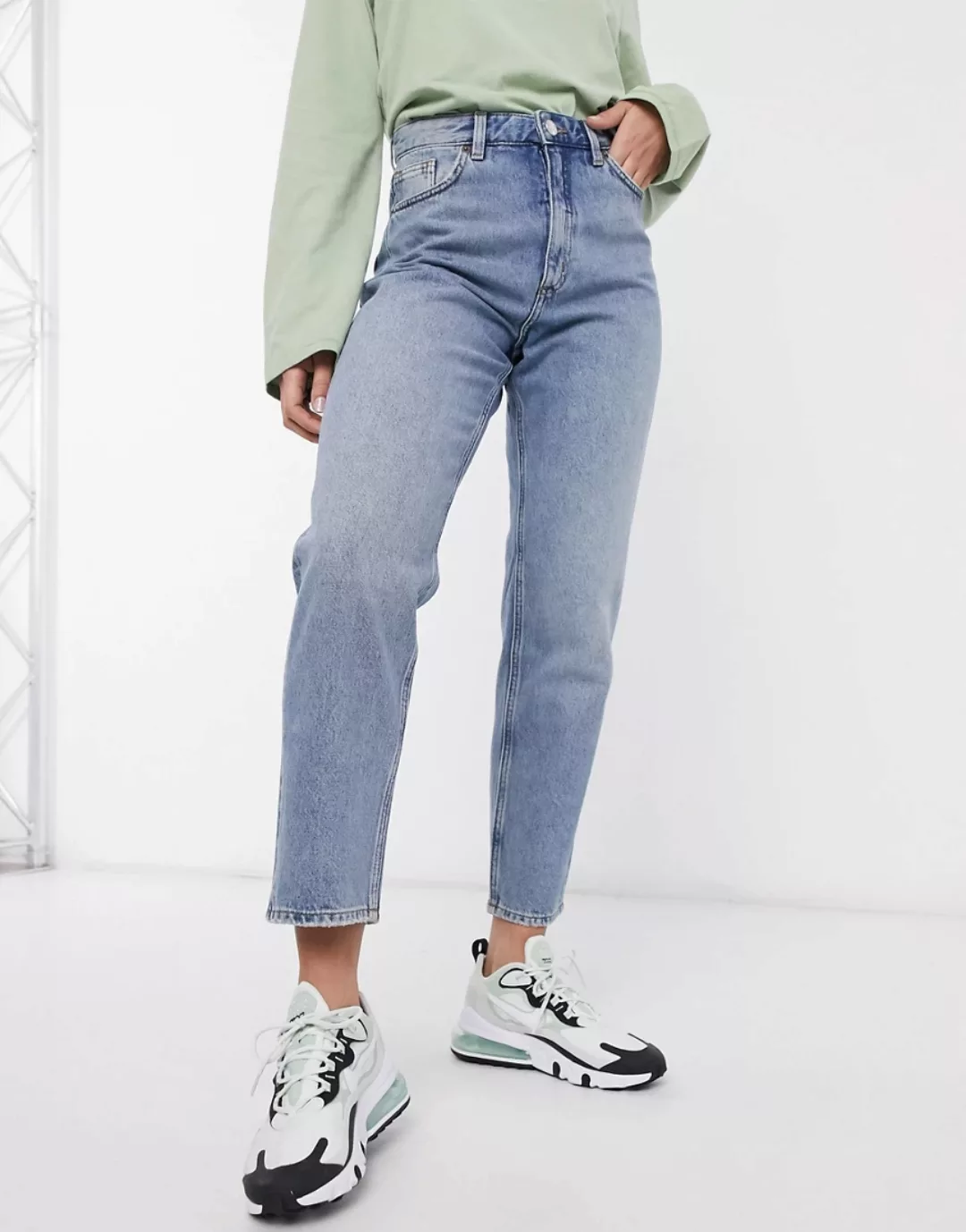 Monki – Taiki – Mom-Jeans mit hoher Taille in Hellblau günstig online kaufen