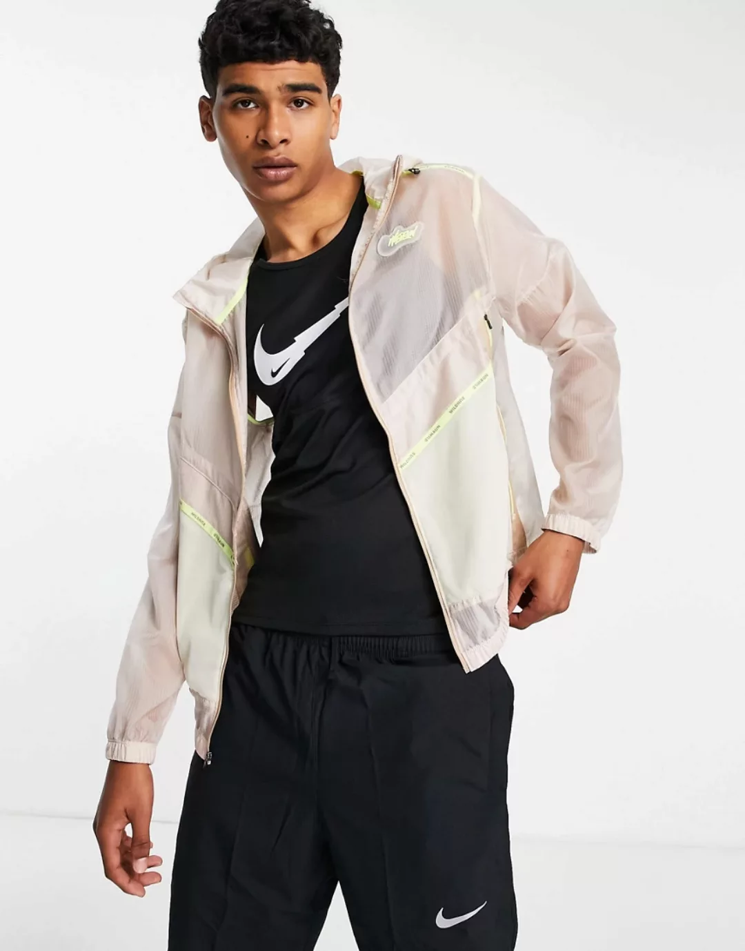 Nike Running – Wild Run – Windjacke in dunklem Stein-Neutral günstig online kaufen