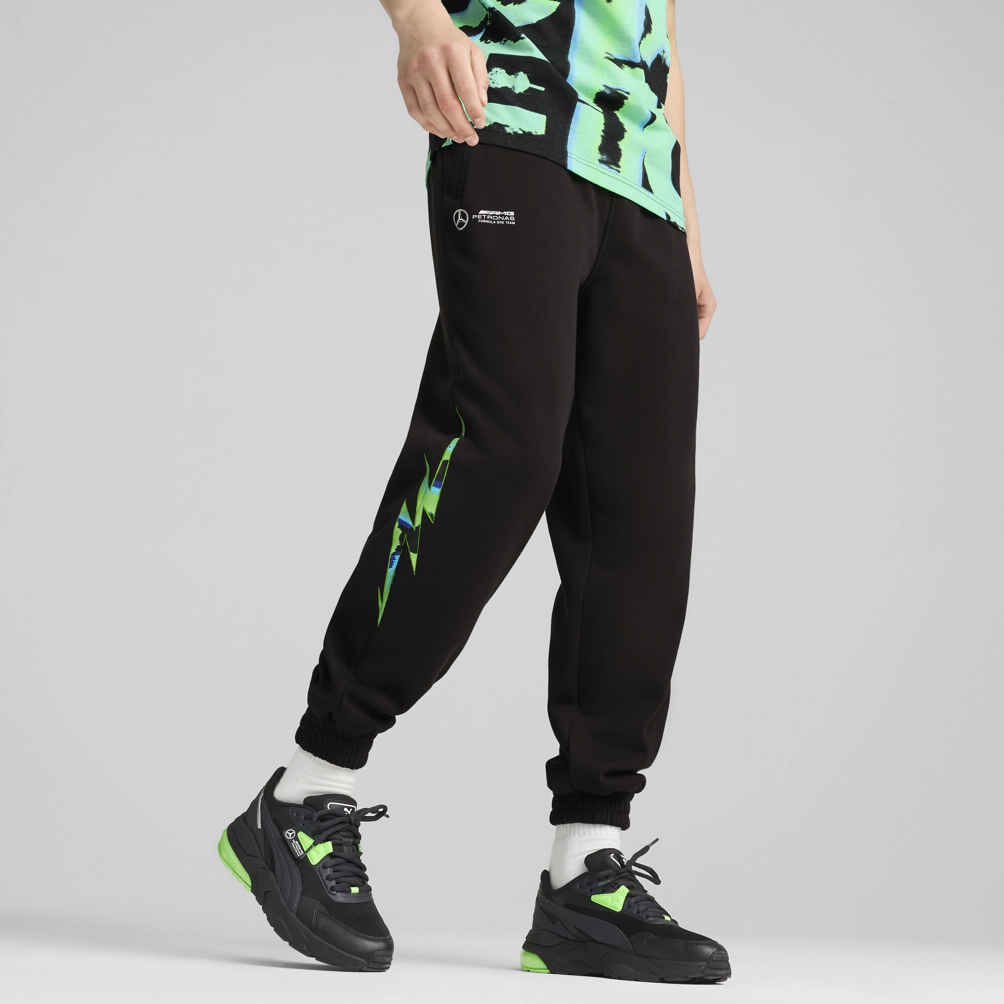 PUMA Sporthose "Mercedes-AMG Petronas F1 Neon Energy Jogginghose mit" günstig online kaufen